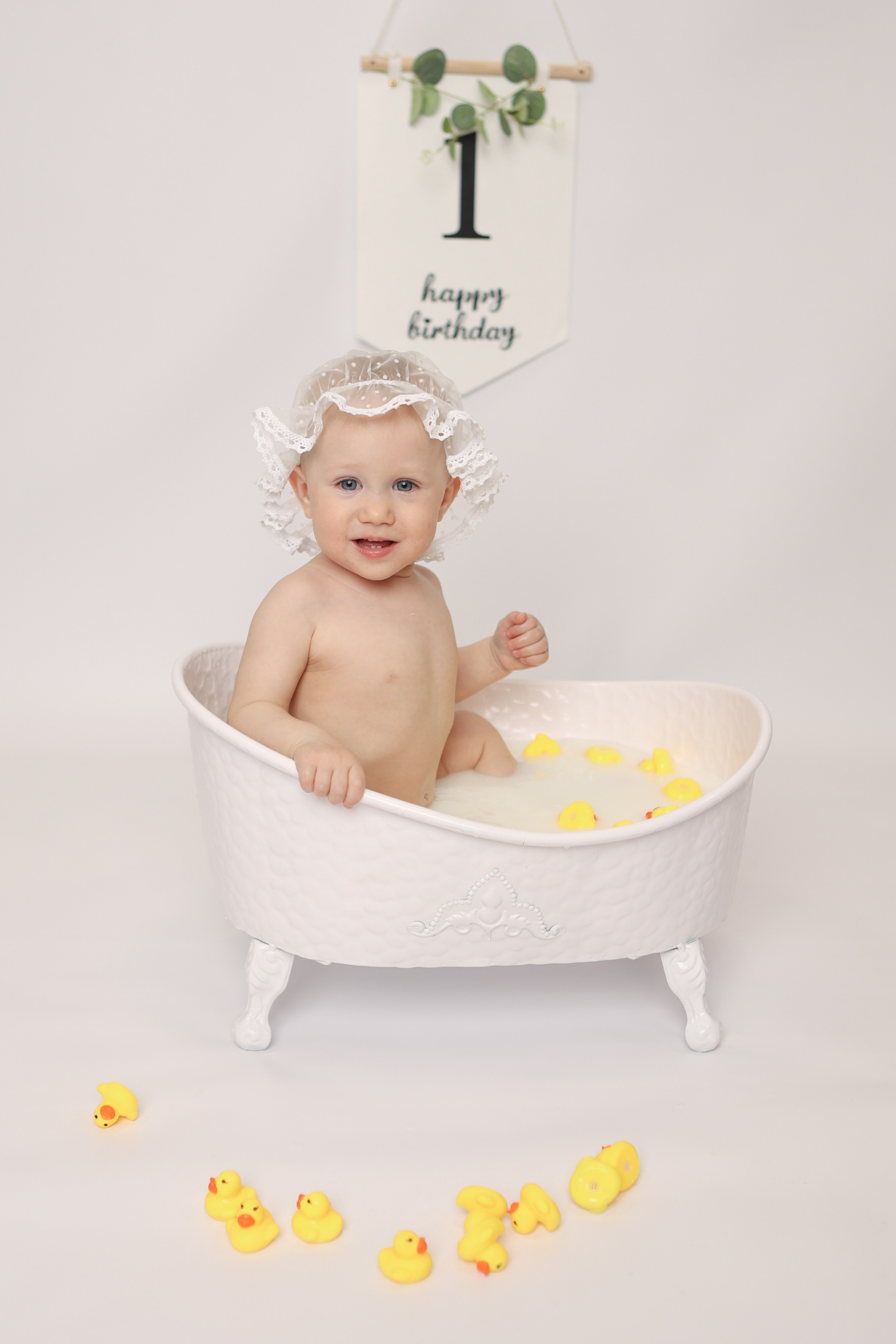 Молочные ванночки. Фотограф новорожденных. Детский и семейный фотограф Марьяна Юдина