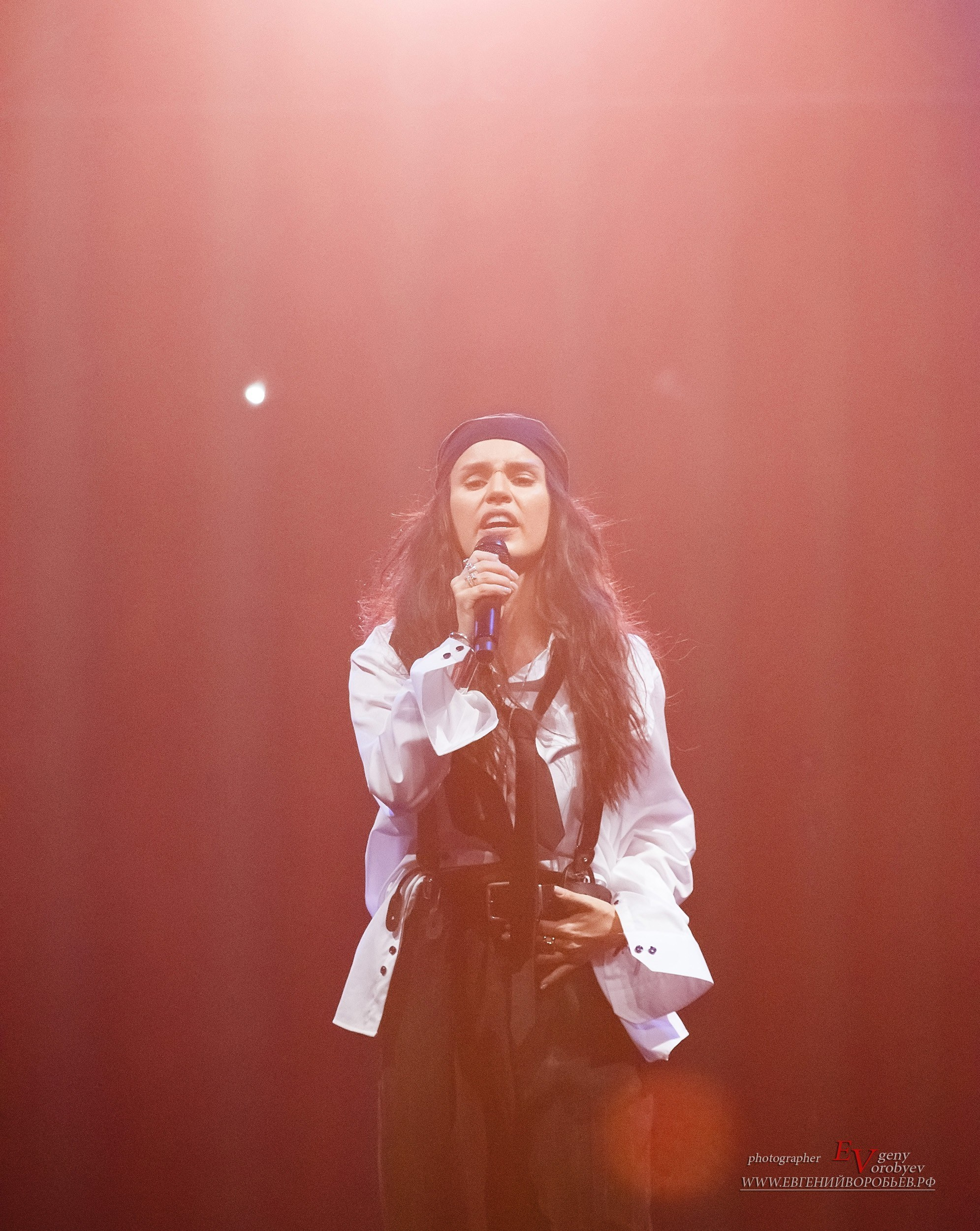 Концерт певицы зиверт в Красноярске фото репортаж артистка шоу фоторепортаж репортажный фотограф фотосъёмка заказать цена стоимость пример