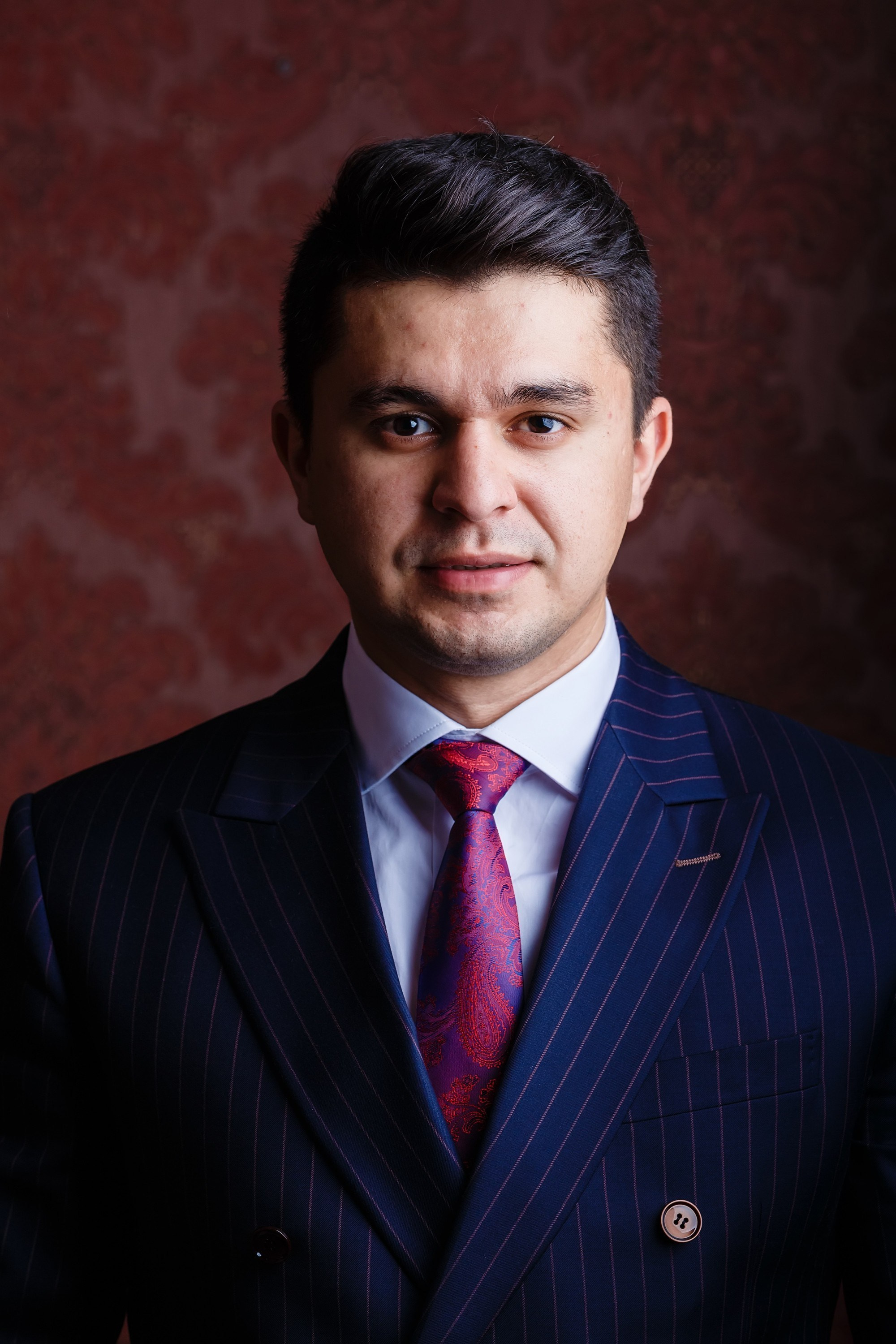 мужская фотосессия для сайта знакомств социальных сетей фотограф в Красноярске цена заказать мужскую фотосессию бизнес портрет мужские фото для знакомства с девушкой брутальная фотосессия в городе фотостудии имиджевая фотосессия для мужчины для бизнеса идея  места пример фото образы стилист Красноярск позы для мужской фотосессии генерация фото фотосессия ИИ промты для фотосессии нейросеть  