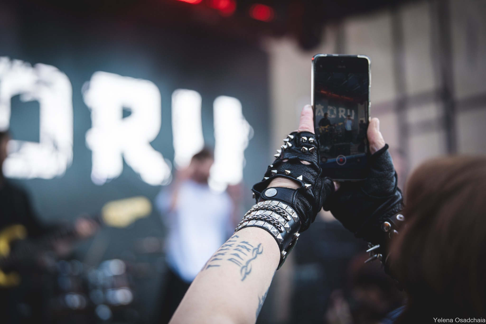 Живой 2025 — День 1. Елена Осадчая — фотографирую музыку на сцене и в жизни