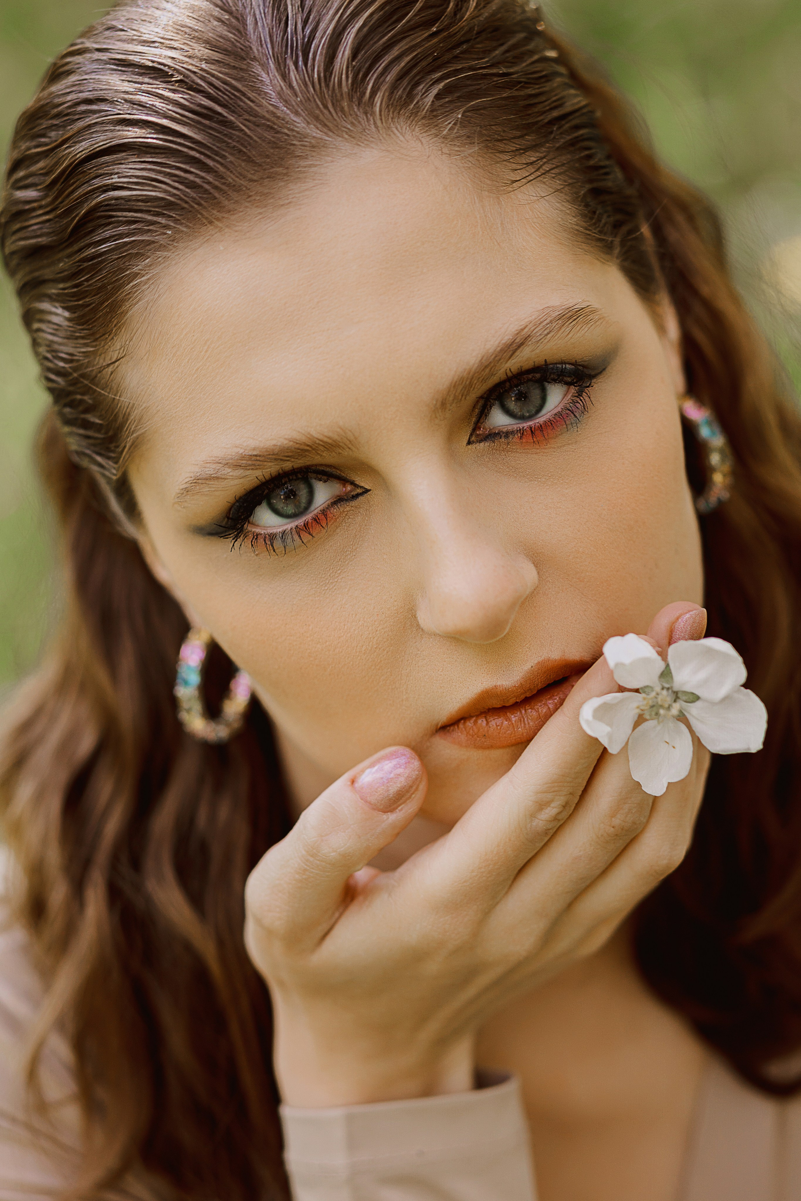 Женская фотосессия в цветущем саду. Семейный и женский фотограф в Москве Надежда Воробьева