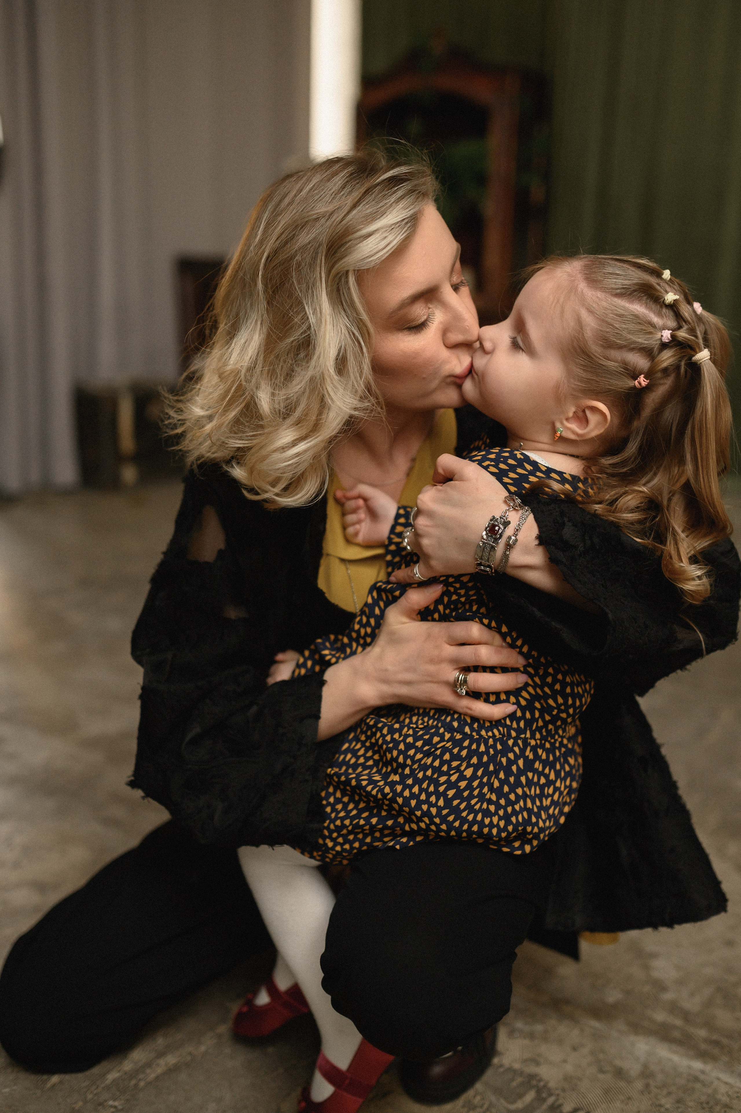 Андрей, Оля и Таисия в студии Пространство. Семейный и свадебный lifestyle-фотограф в Москве Мария Петрова