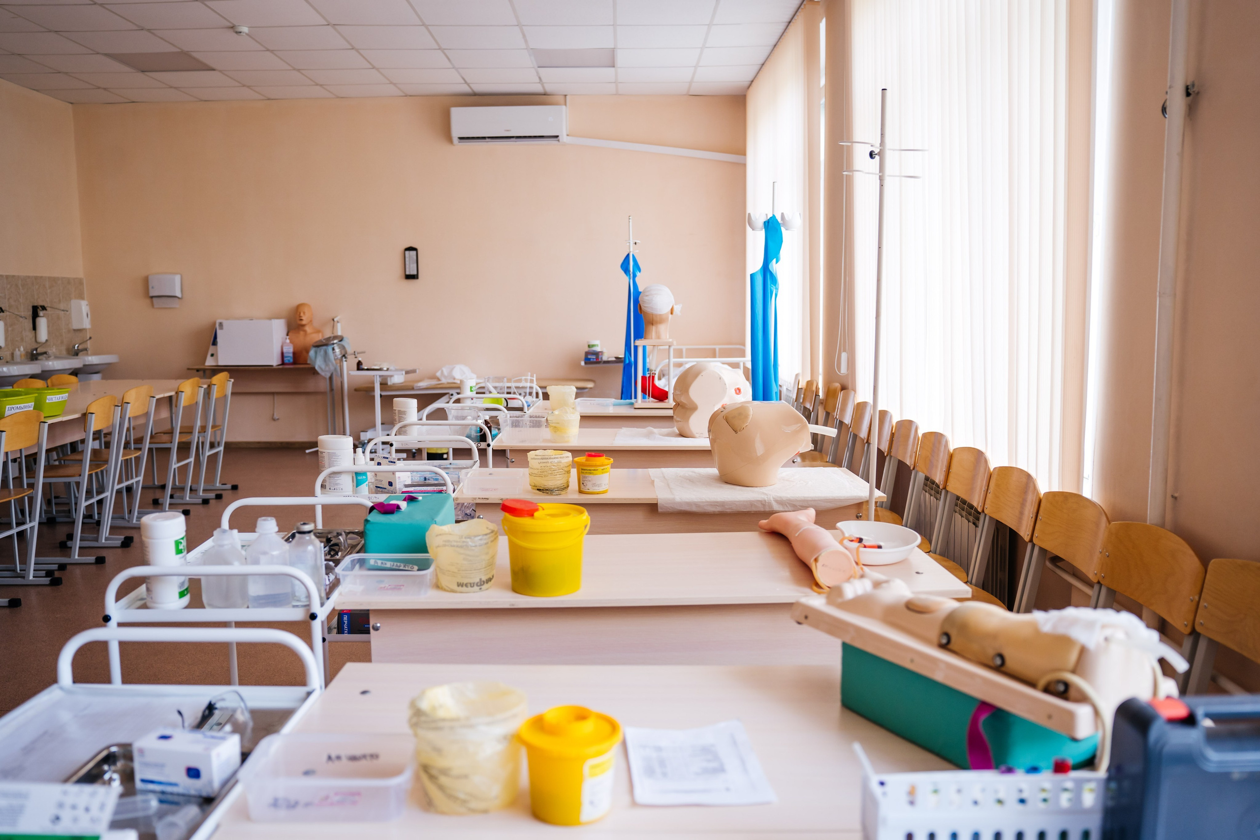 Съемка для Уральского медицинского колледжа ЮМЕД. Видеограф и Фотограф в Челябинске Ксения и Владимир Рюмины