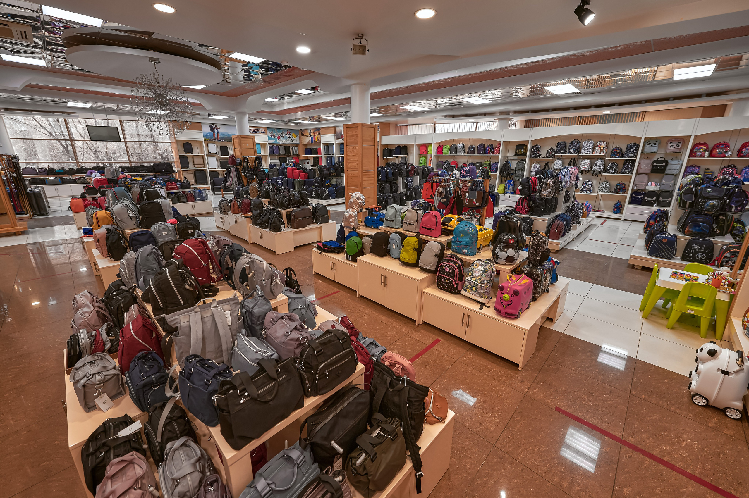 Портфолио по интерьерной и экстерьерной фотосъёмки: Мир Сумок — Правый берег. Фотограф Яковлев Роман — Красноярск