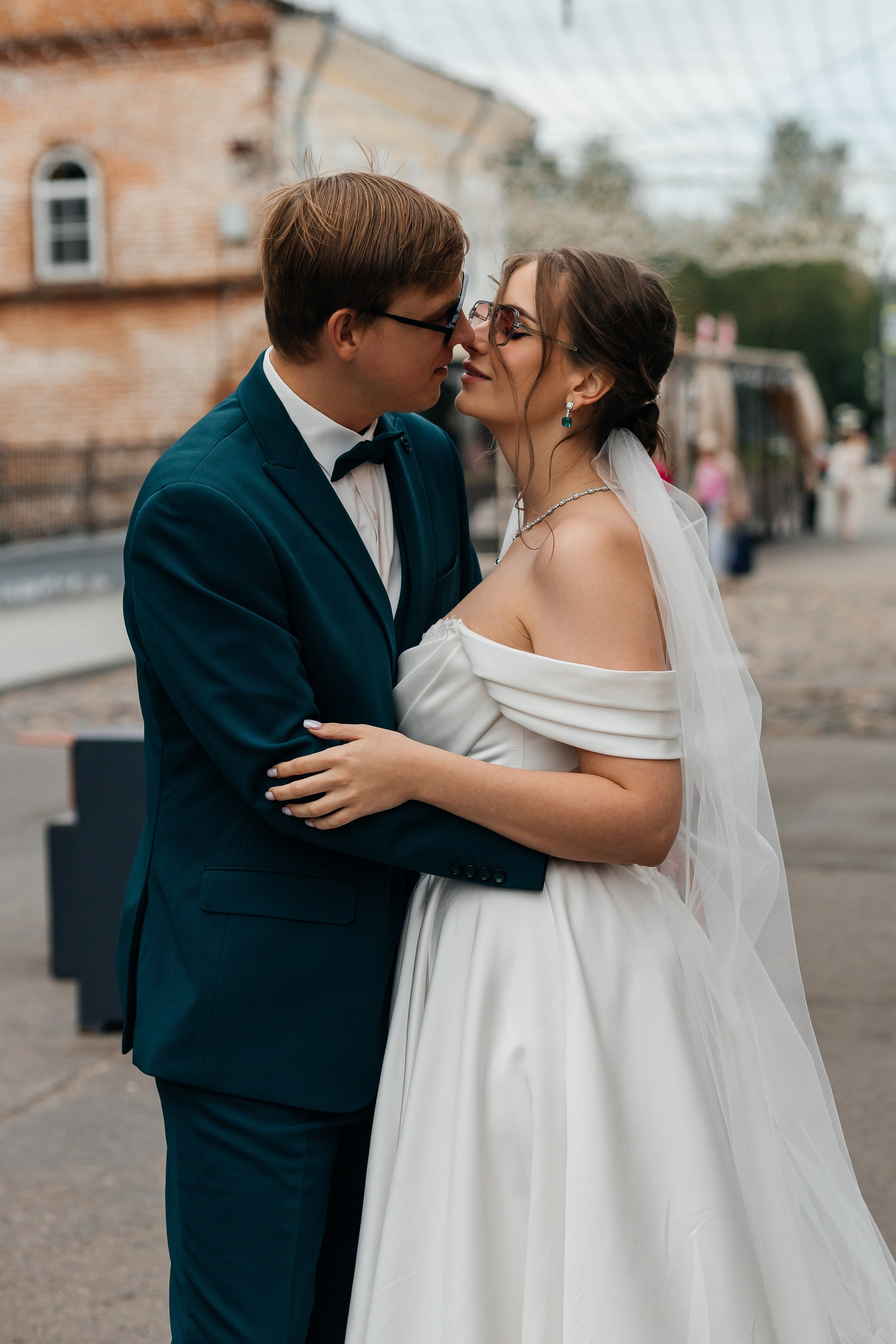 Свадебная прогулка на корабле. Олег Сверчков | Свадебный фотограф Вологда