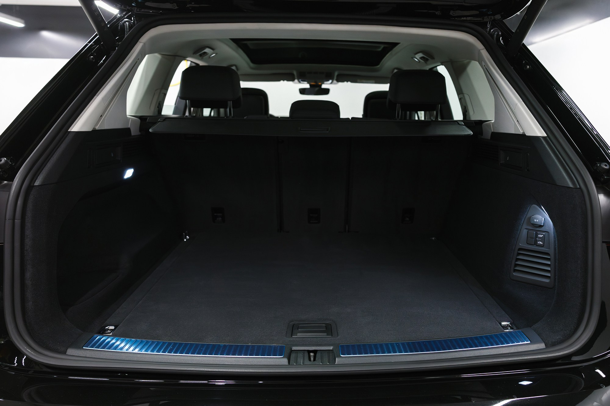 Volkswagen Touareg R-Line 3.0 TDI AT (286 л. с.) 2025. Автосалон «Х-Авто»