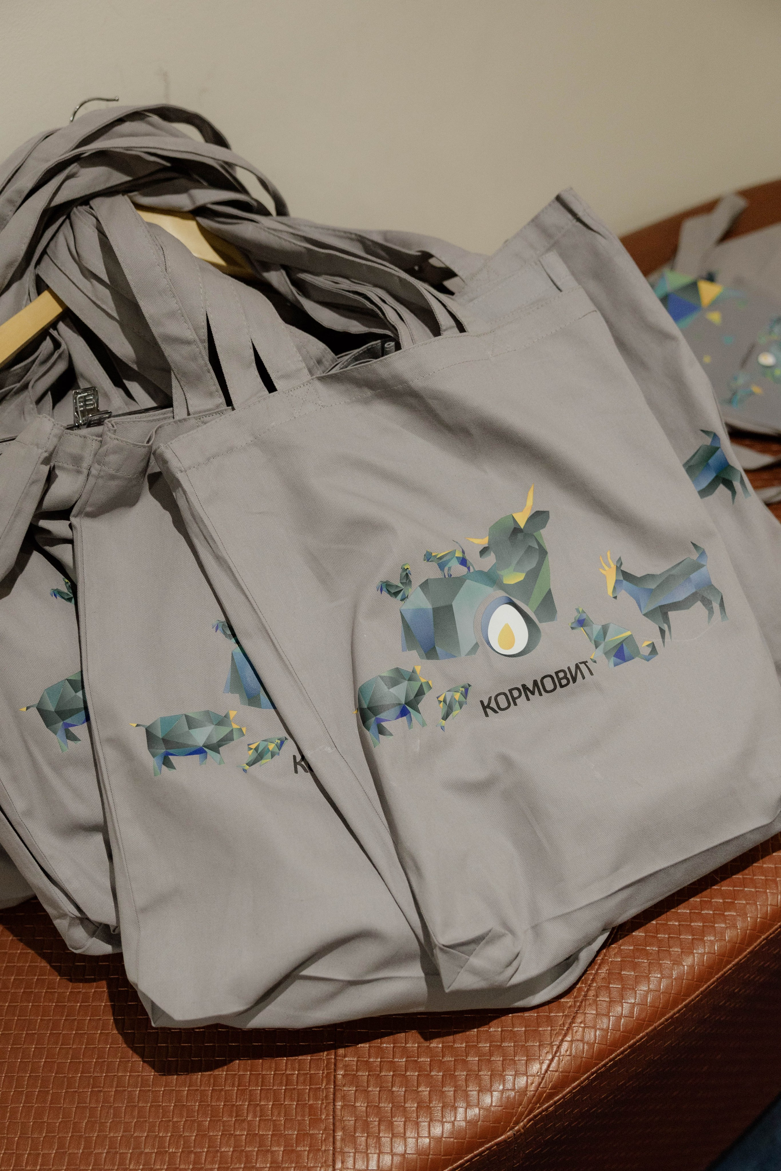 Конференция и ужи. Кормовит. Роза хутор. Фотограф Юсова Мария