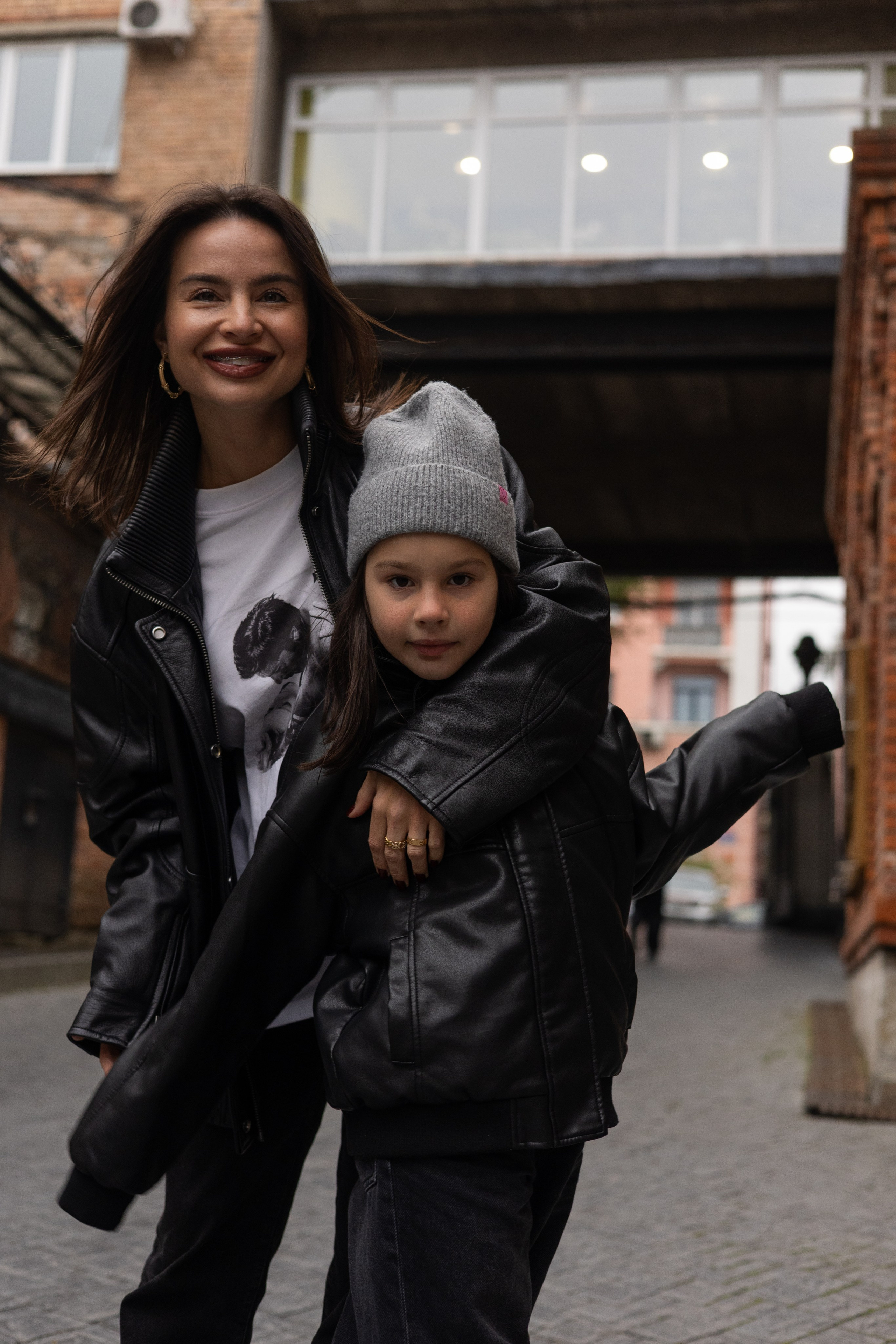 Вера с мамой. Портретный, свадебный, репортажный фотограф во Владивостоке Юлиана Джули Фокс