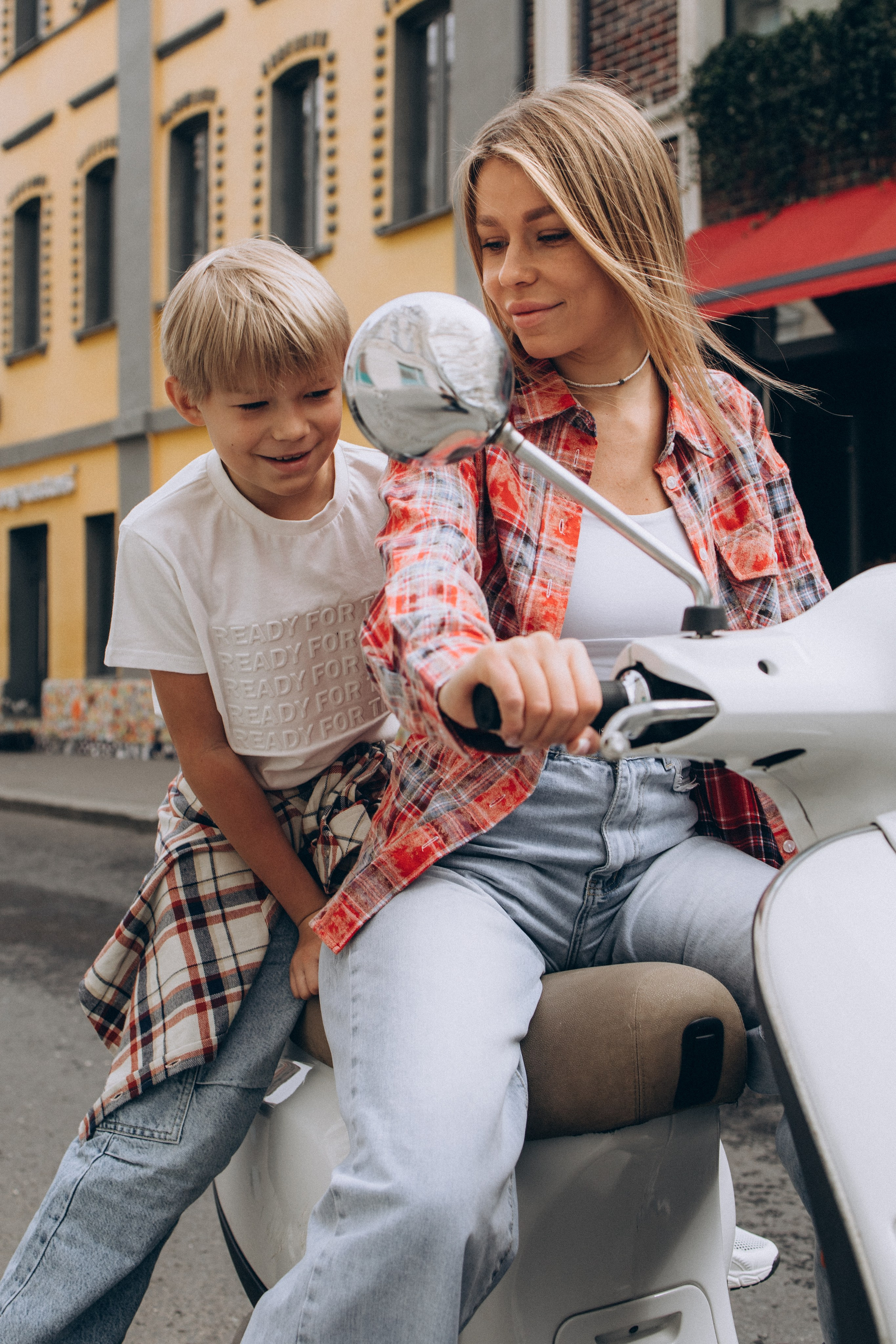 Фотосессия с мопедом в городе М. Семейный фотограф в Москве, Щелково, Фрязино _ Виктория Степанова