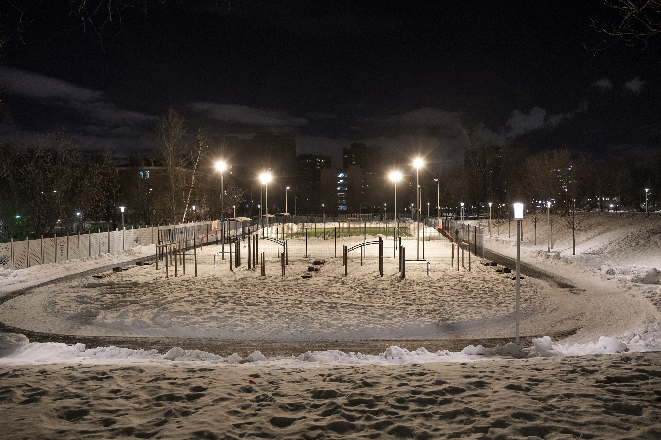 Фотографии сделанные на улицах городов. Профессиональный фотограф Игорь Пискарев в Москве. Студийная и выездная съёмка. Портретная и предметная съёмка. Авторская фотография