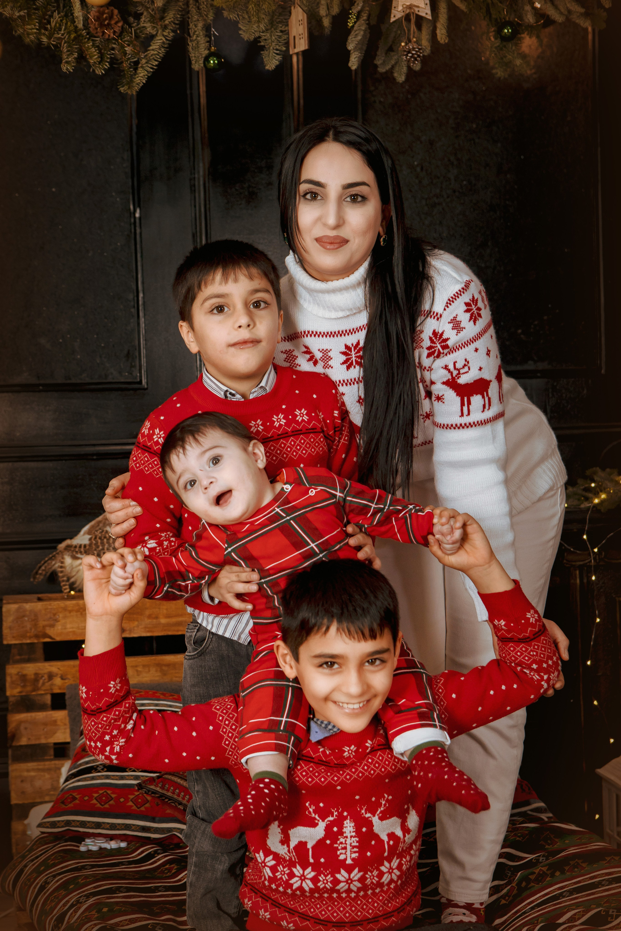 Зухра с детками. Свадебный и семейный фотограф в Каспийске Алёна Нурмагомедова