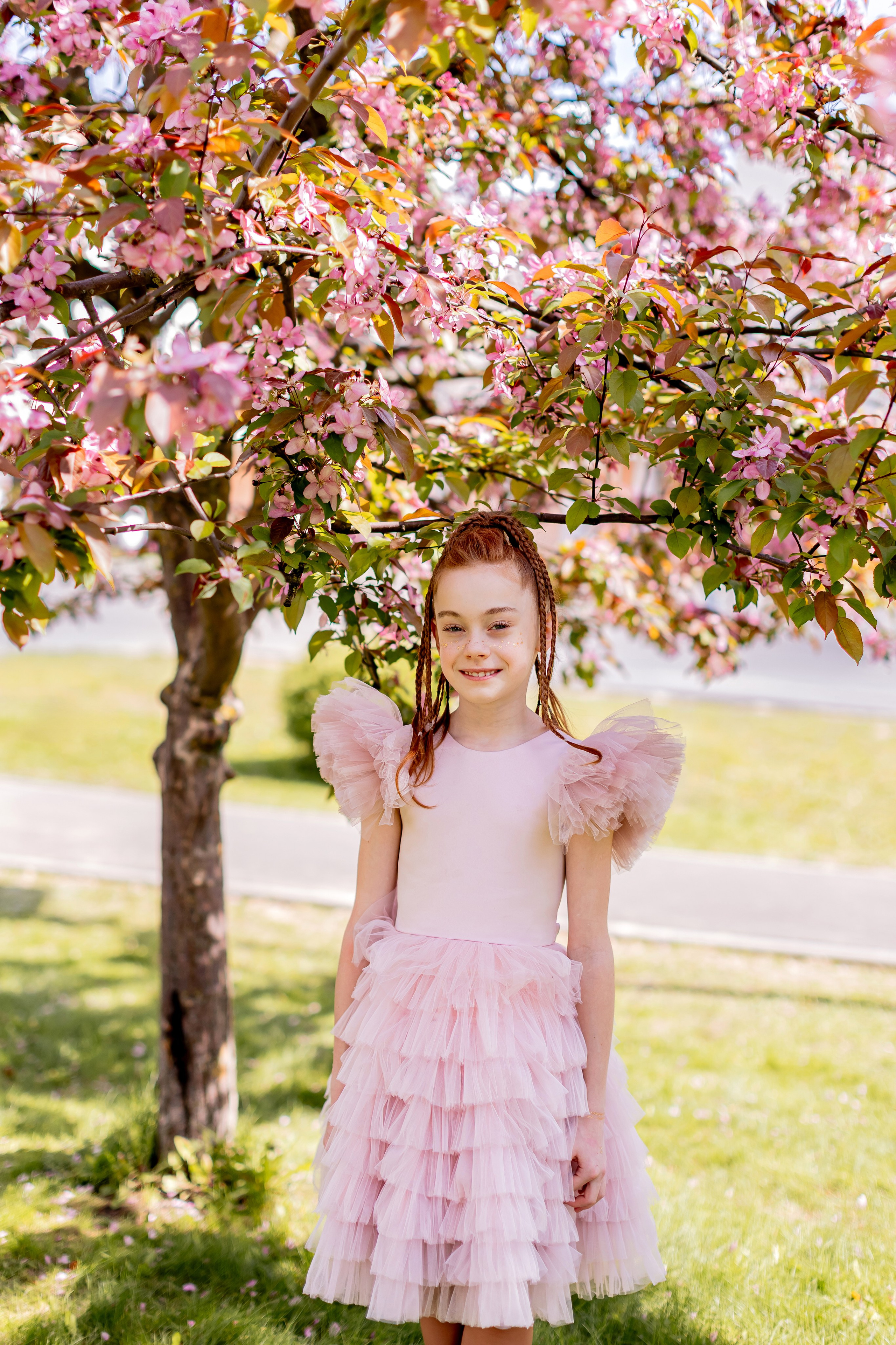 Выпускной в начальной школе на улице. Фотограф и видеограф Москва. Свадебный фотограф, видеограф. Выпускные альбомы. Оживающие альбомы