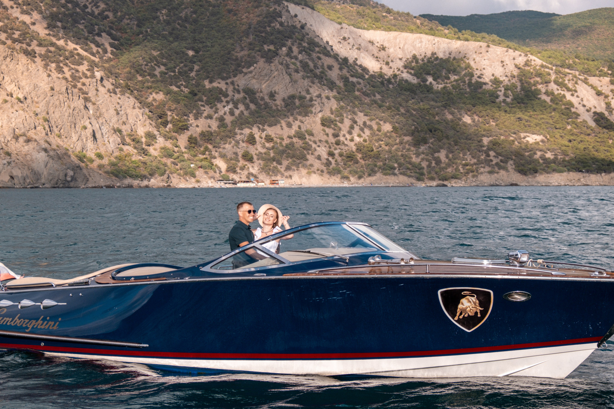 М+А — Прогулка на катере в Балаклаве. Профессиональная фотосъемка в Крыму. Натуральные эмоции и живые кадры. Забронируйте дату прямо сейчас!