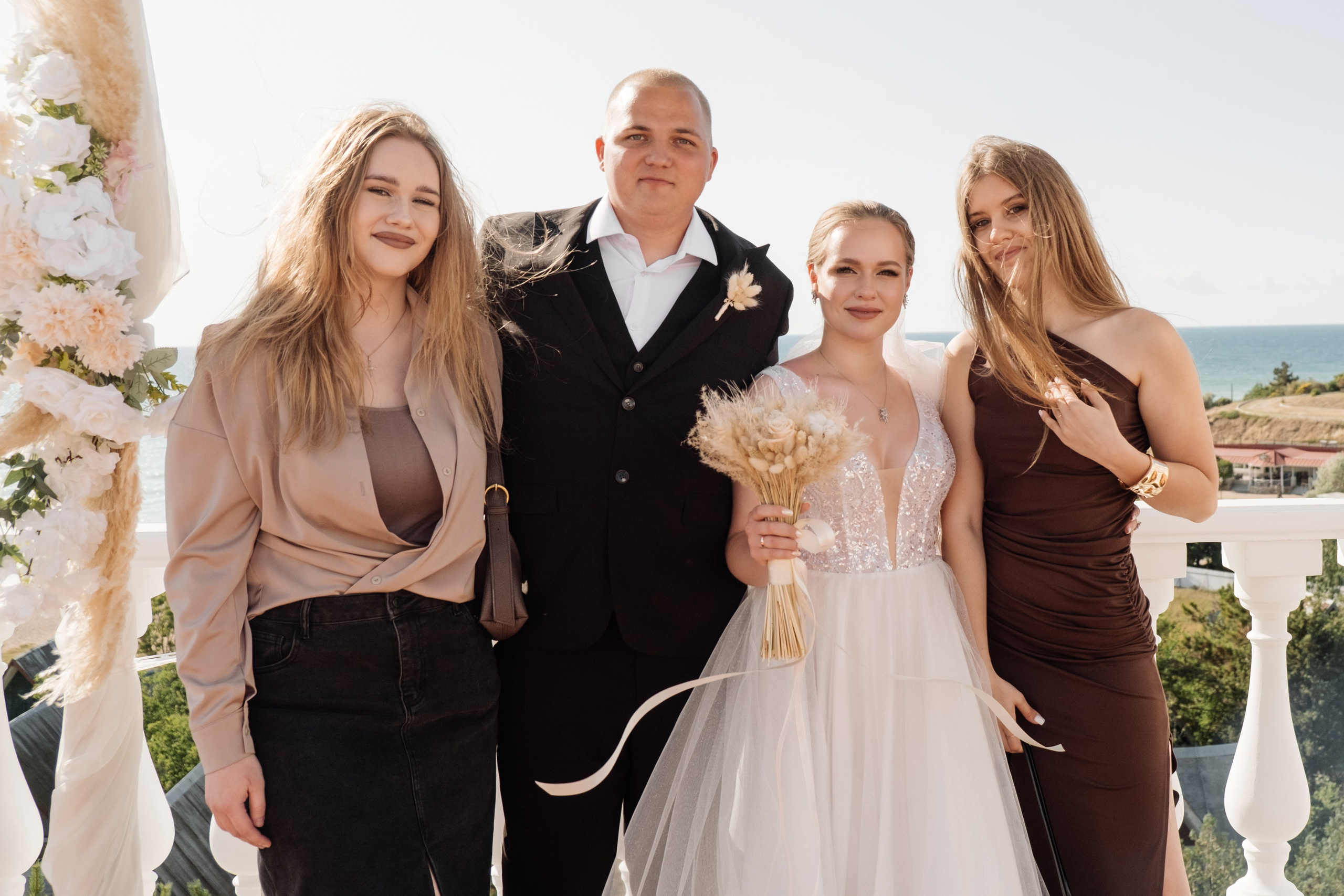 Свадебный ретопртаж. Профессиональная фотосъемка в Крыму. Натуральные эмоции и живые кадры. Забронируйте дату прямо сейчас!