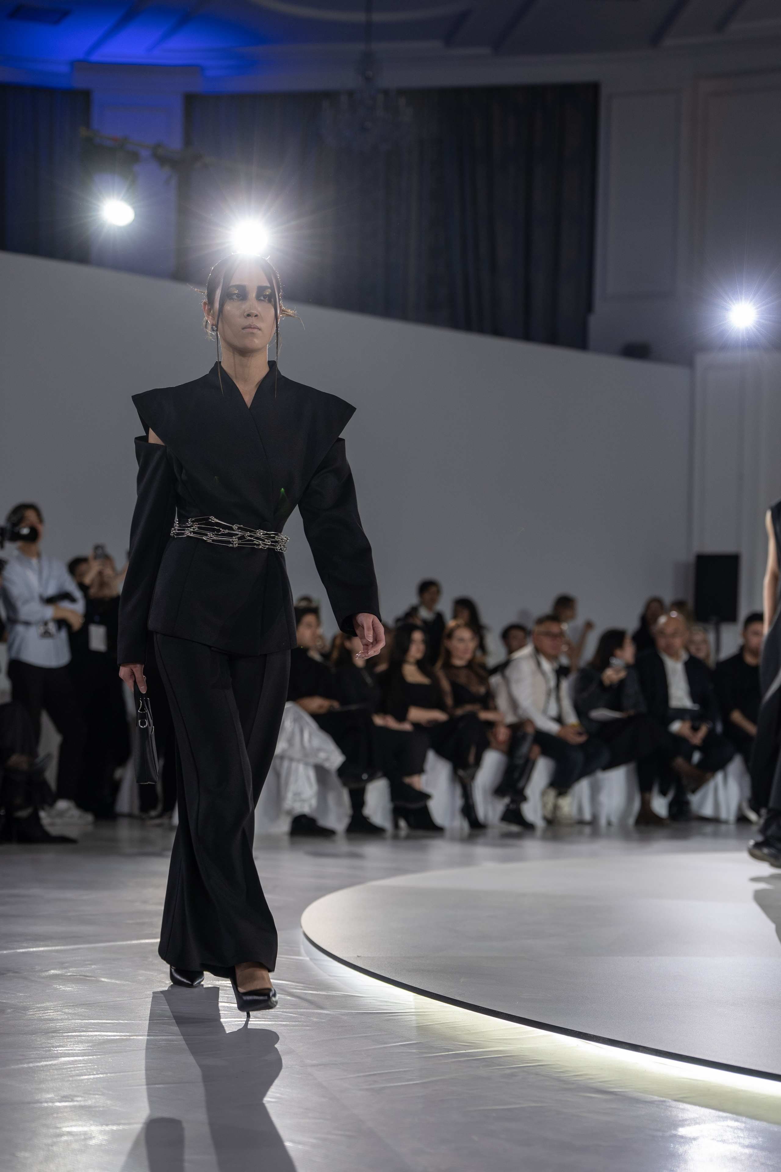 Dwsigner Nazar Almazbekov. Сайт Алматинского НЮ АРТ, будуар и фэшн фотографа Дениса Карпенко