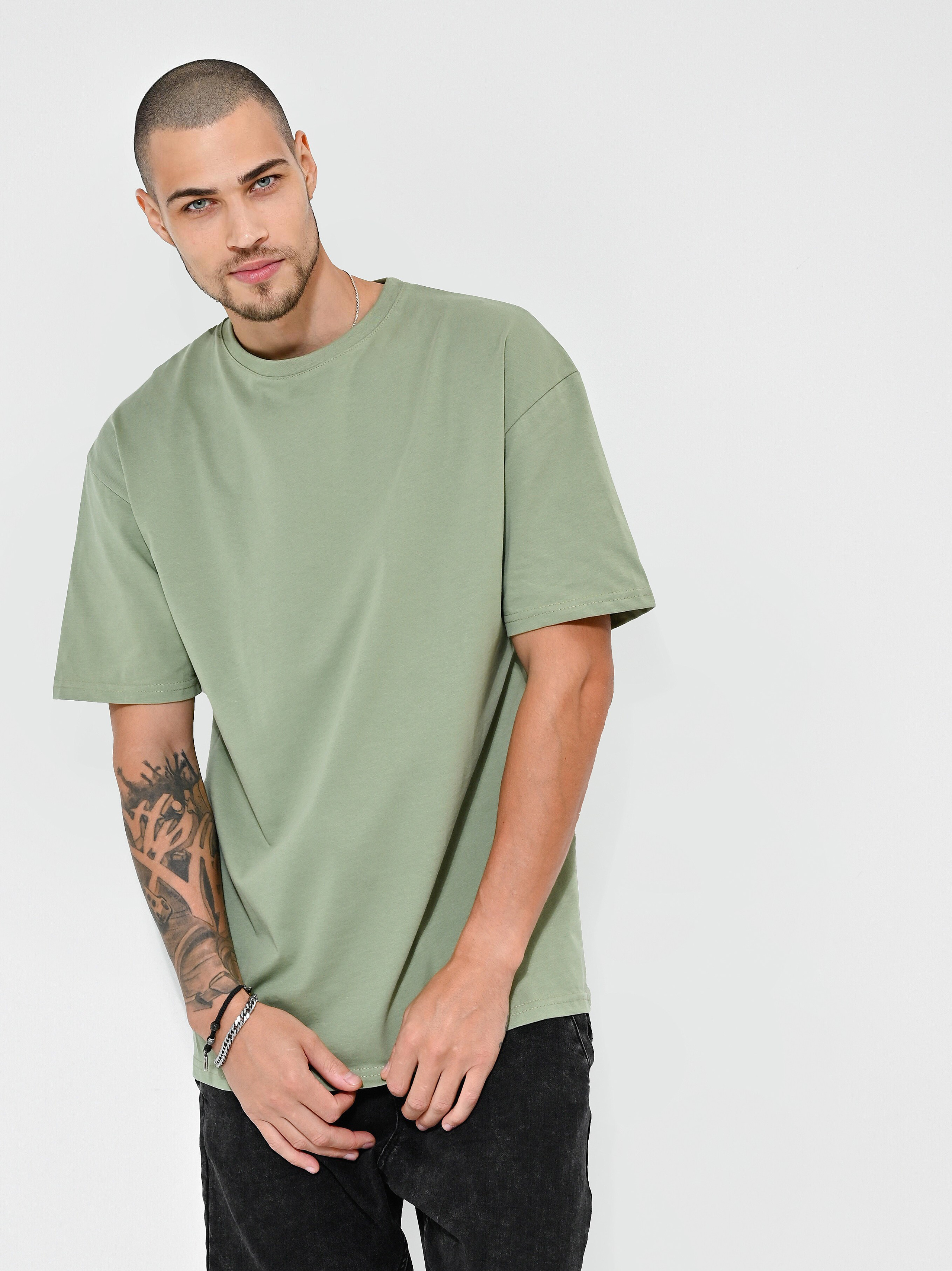 Егор Н. - модель мужчина для маркетплейсов. ТМ Продакшн — Съемка для маркетплейсов в Москве