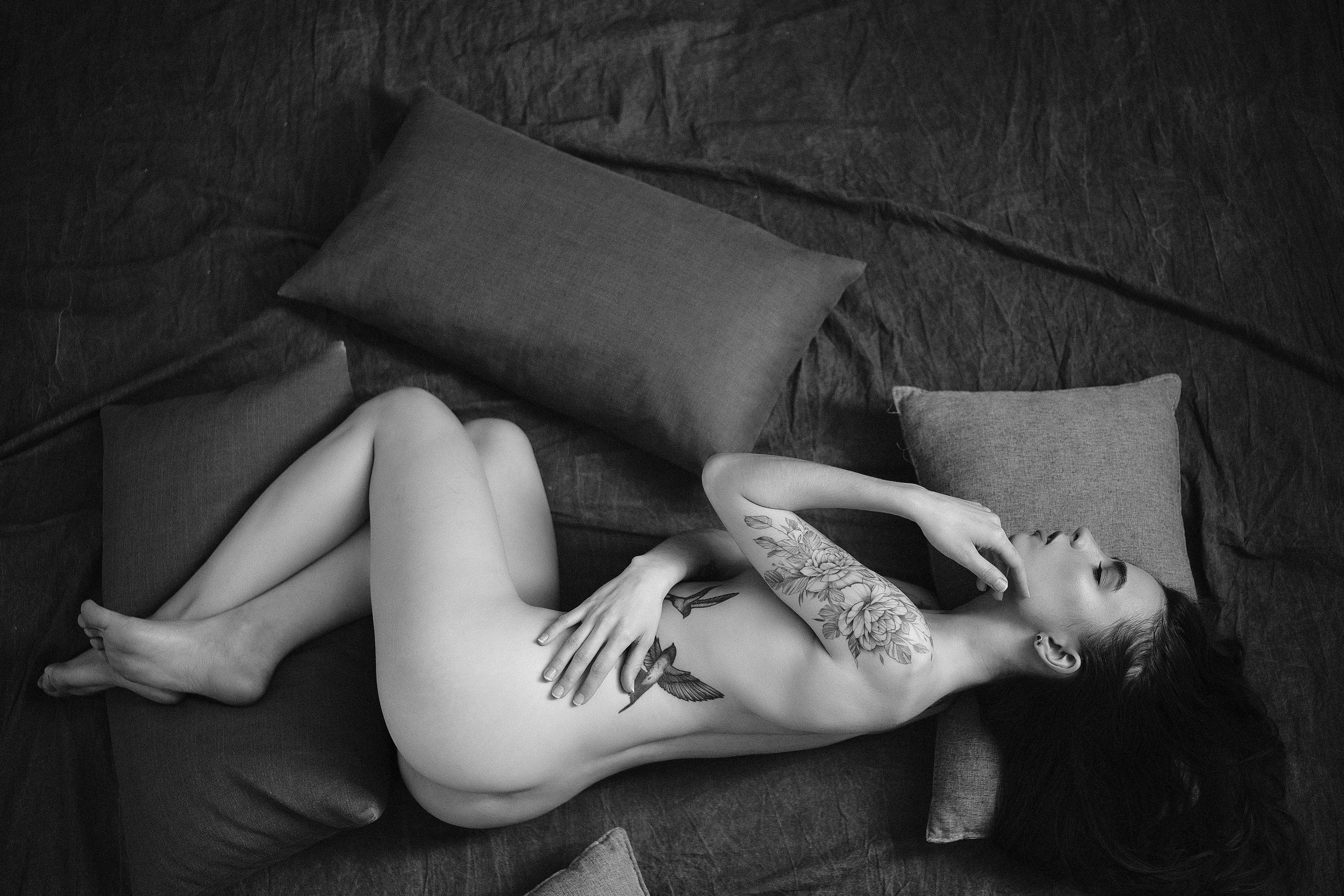 Фотограф Михаил Гуляев. Фотосессия в Новосибирске. Фотосессия ню в студии. Фотосессия ню на природе.