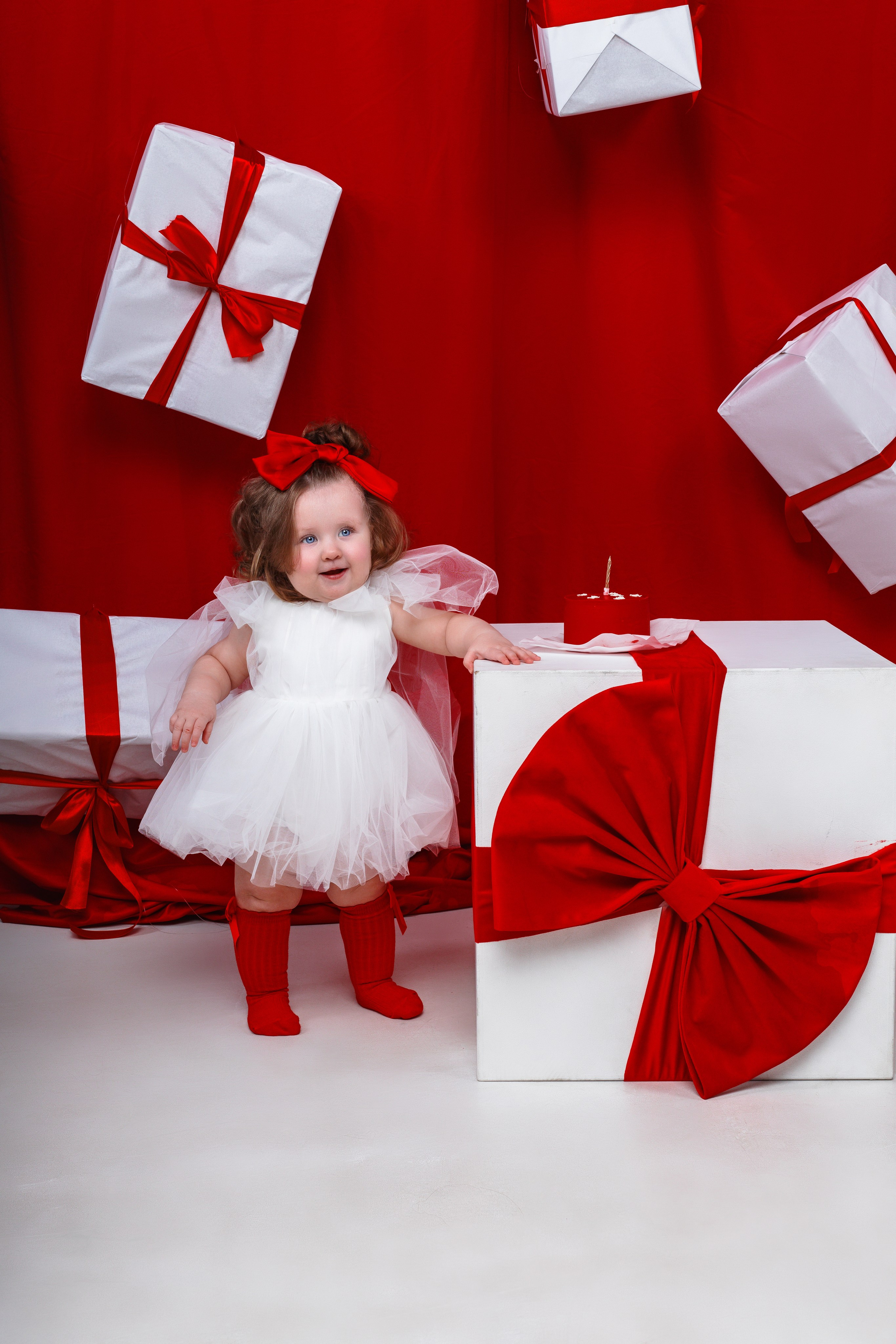 Профессиональная фотосессия на годик девочке в фотостудии в Сочи. Детский студийный фотограф Сочи