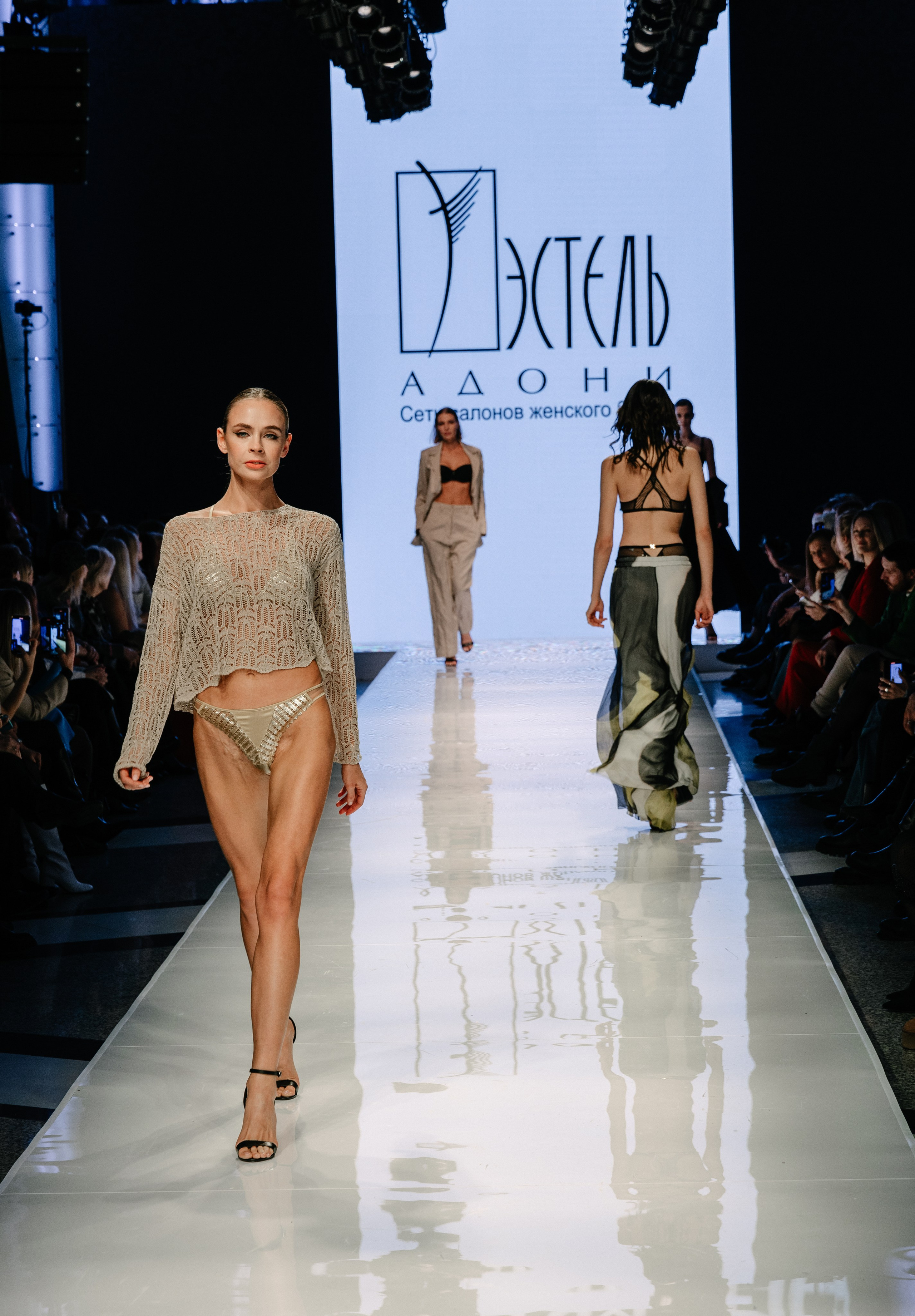 Неделя моды в галерее модные сезоны. Репортажный фотограф Катерина Гилс Москва