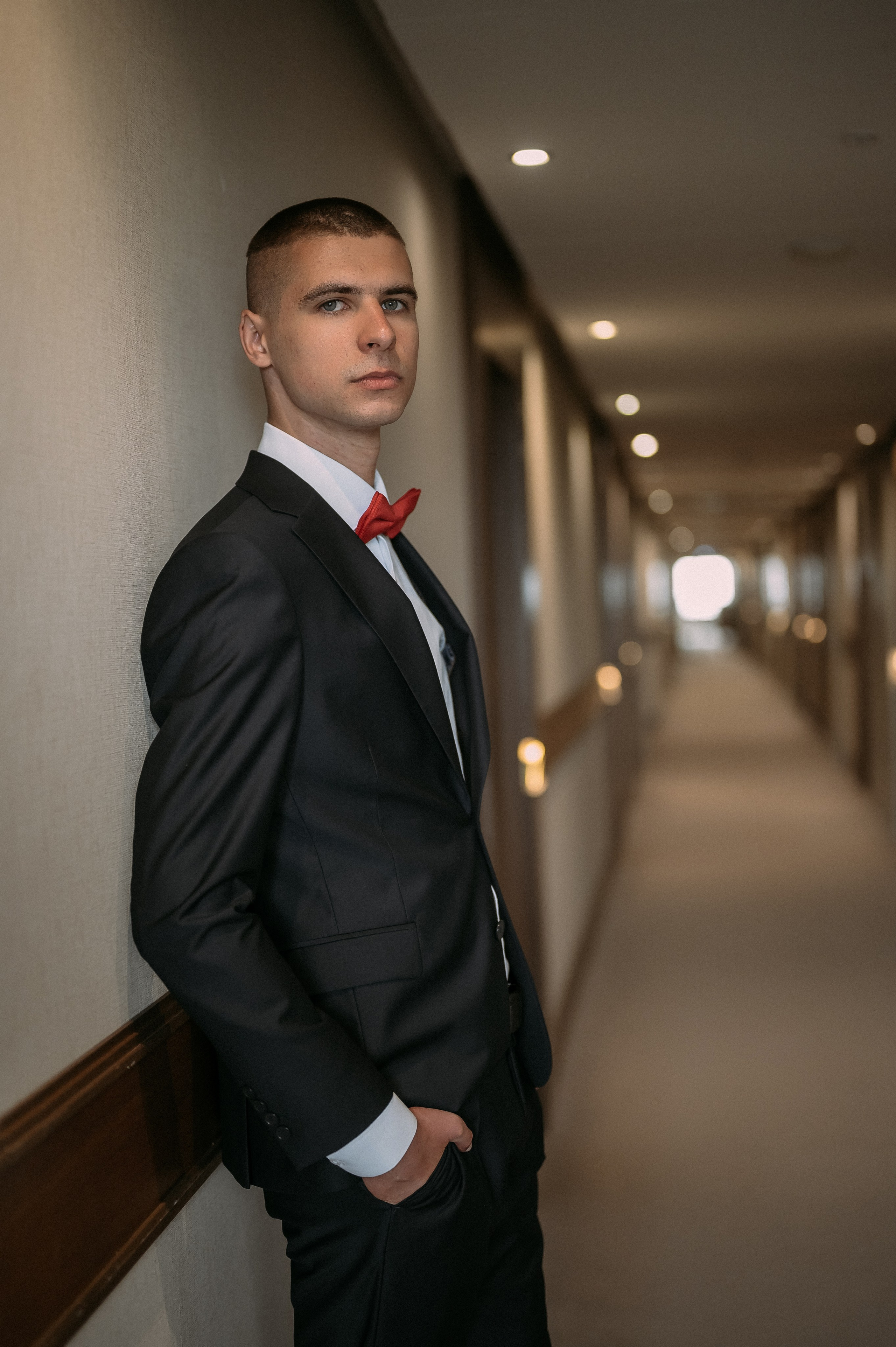 Свадебное утро и прогулка красивой яркой пары. Свадебный и семейный фотограф в Симферополе Дарья Маркова