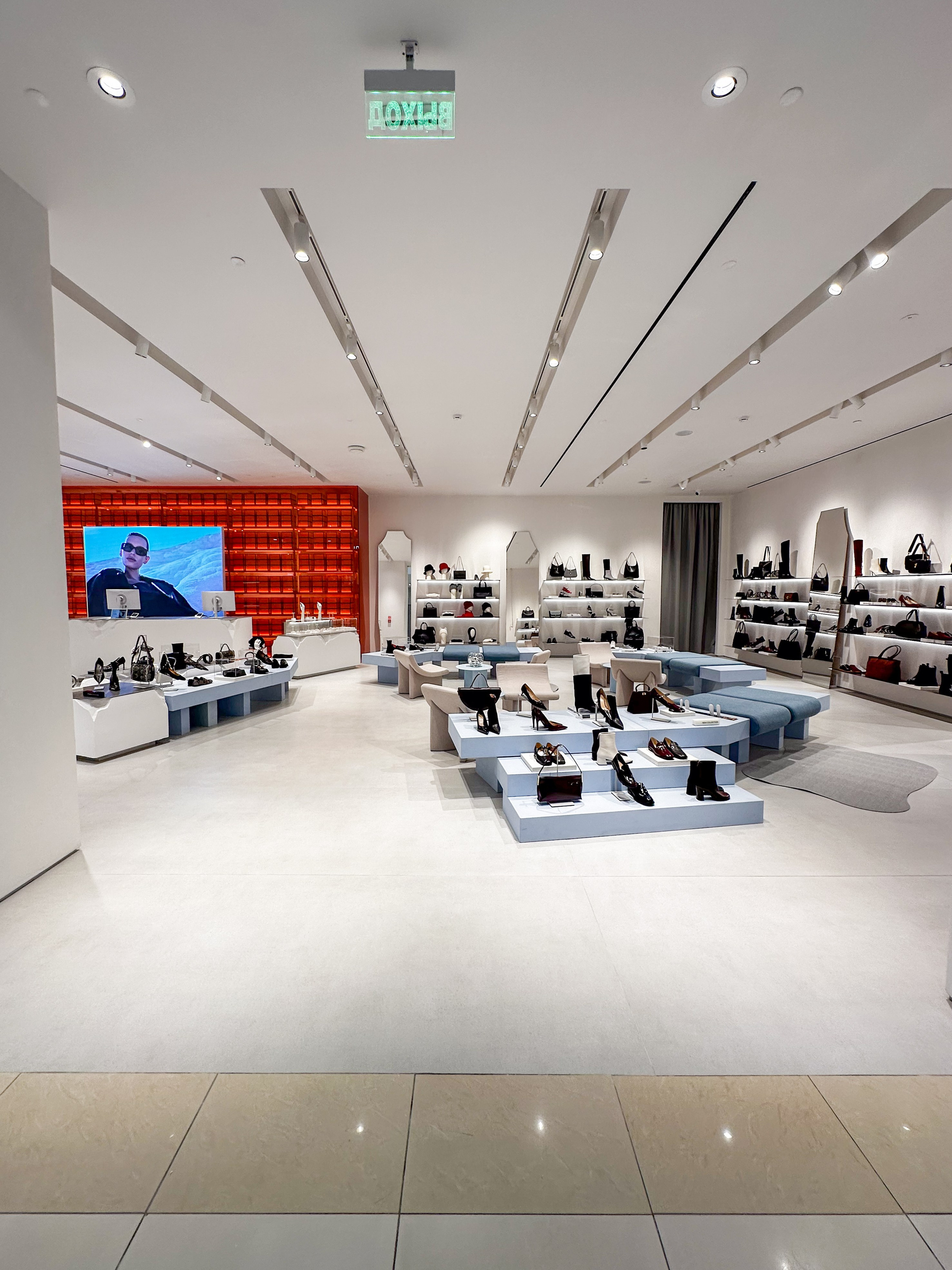 Интерьерная фотосъемка магазина Ekonika в Краснодаре — обувной бренд Профессиональная фотосъемка Ekonika — фирменный магазин в Краснодаре. Шедевры для Вас! Фотограф и Видеограф в Краснодаре Пахиев Руслан