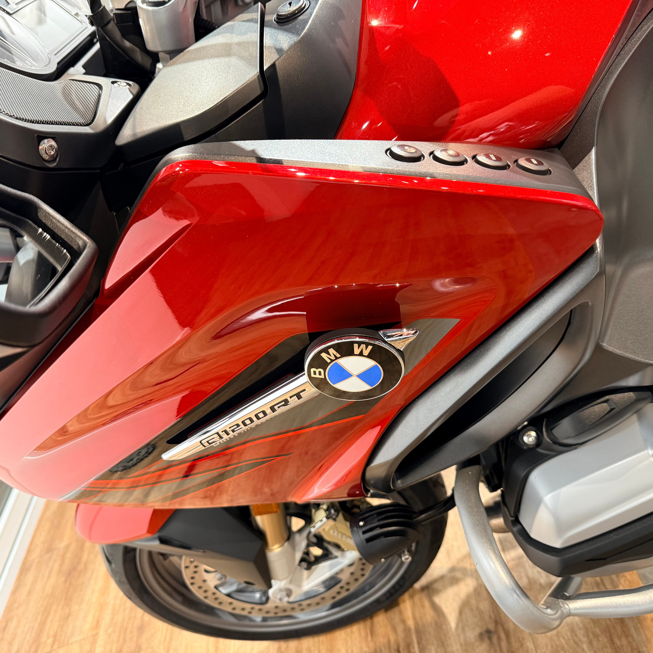2018 BMW R1200RT Mars Red Metallic 23K (VIN *WB10*5398). Hello Davidson, Москва. Только хорошие мотоциклы…