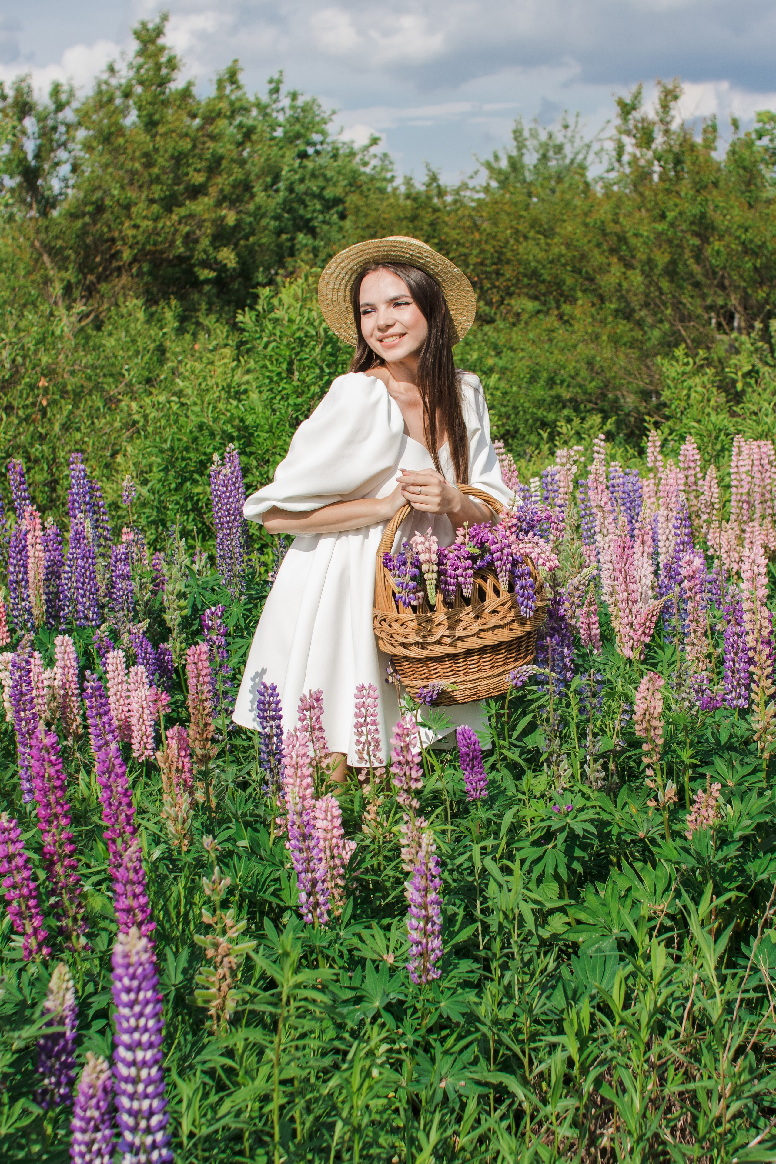 Девушках в люпинах