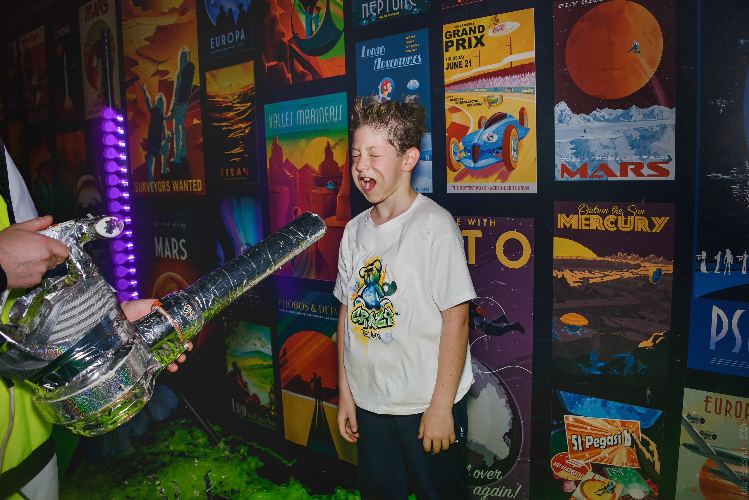 День рождения — шоу 2024-25: мафия, сахарная вата, бумажная дискотека, пиньята, зеркальный лабиринт. Ваш фотограф на праздник в Москве, Раменском, Жуковском, Люберцах