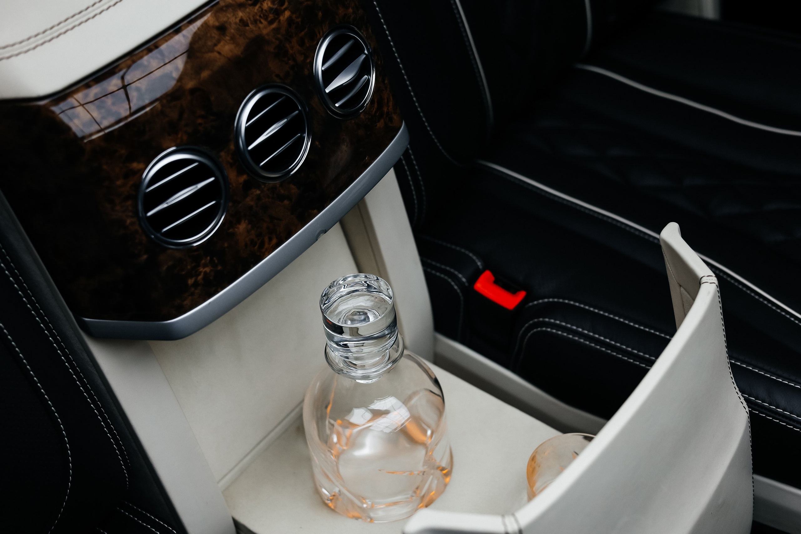 𝒱𝑜𝓁𝓀𝓈𝓌𝒶𝑔𝑒𝓃 𝒞𝒶𝓇𝒶𝓋𝑒𝓁𝓁𝑒. Wedding Photographer from St.Petersburg