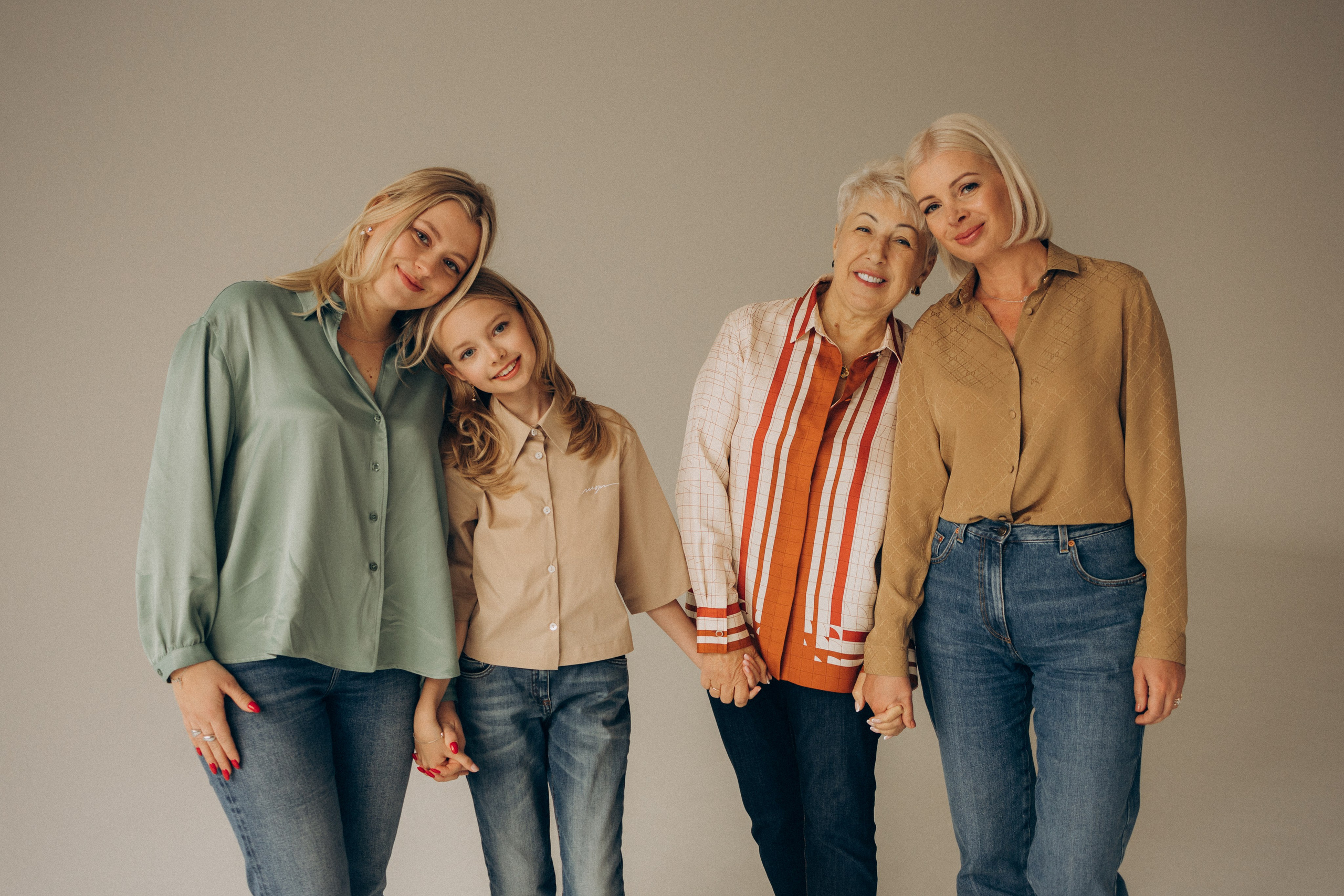 Семейная фотосессия Москва, семейный фотограф в Москве, семейная фотосессия, детский фотограф, семейная фотосессия в студии, фотосессия поколения, поколение, фотосессия всей семьи