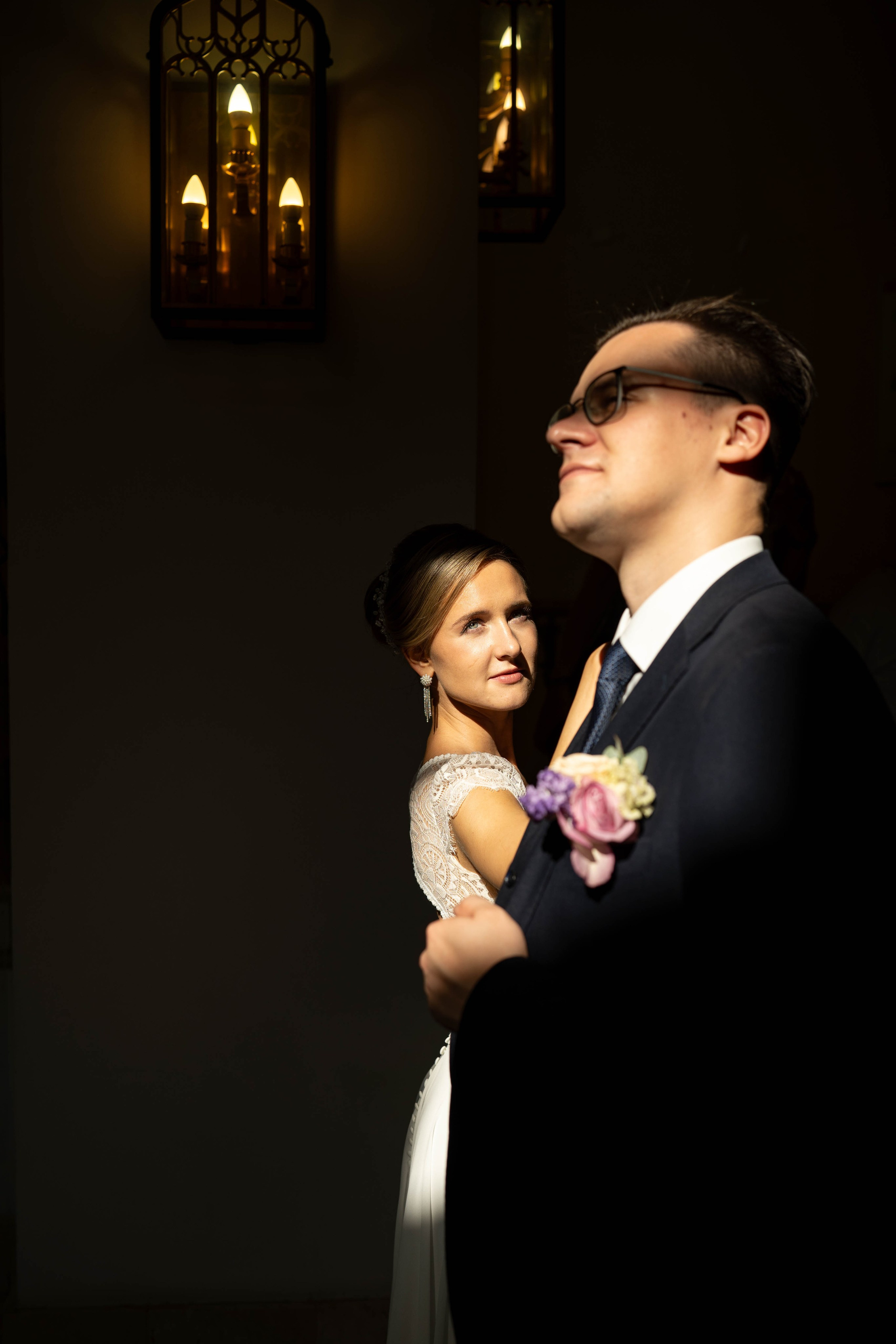 молодожены