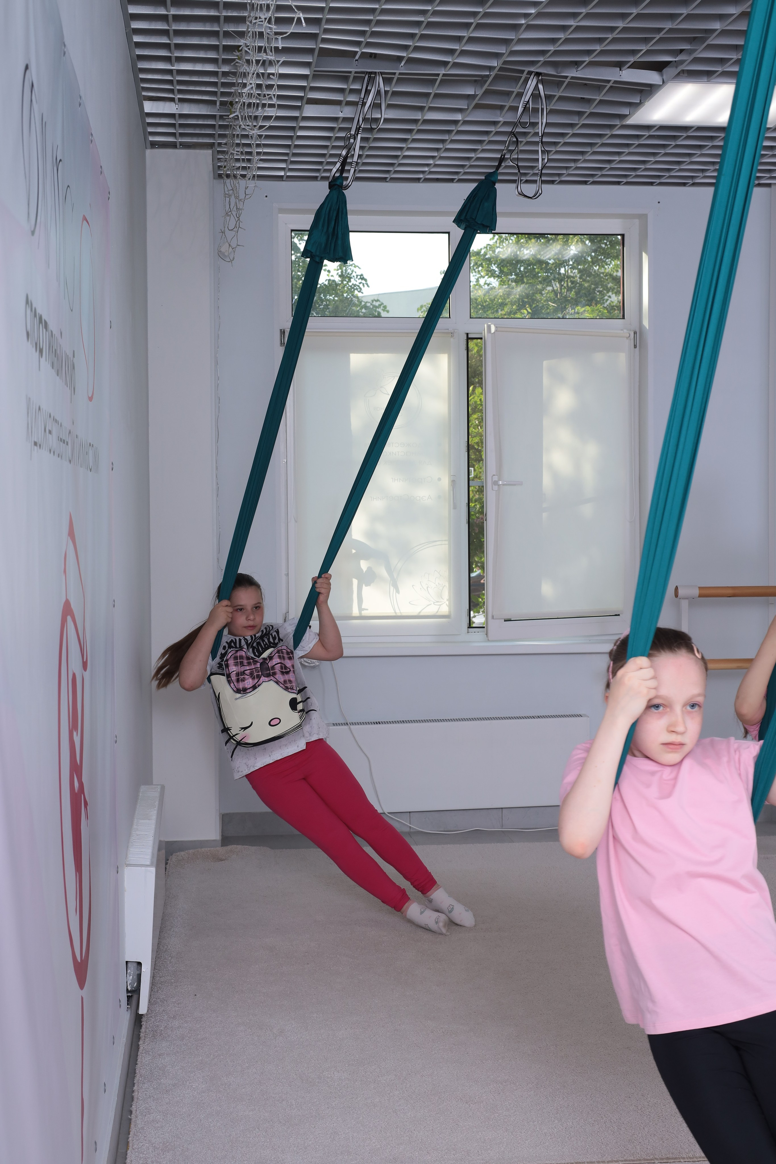 Детская аэройога. Фотограф Надршина Лилия