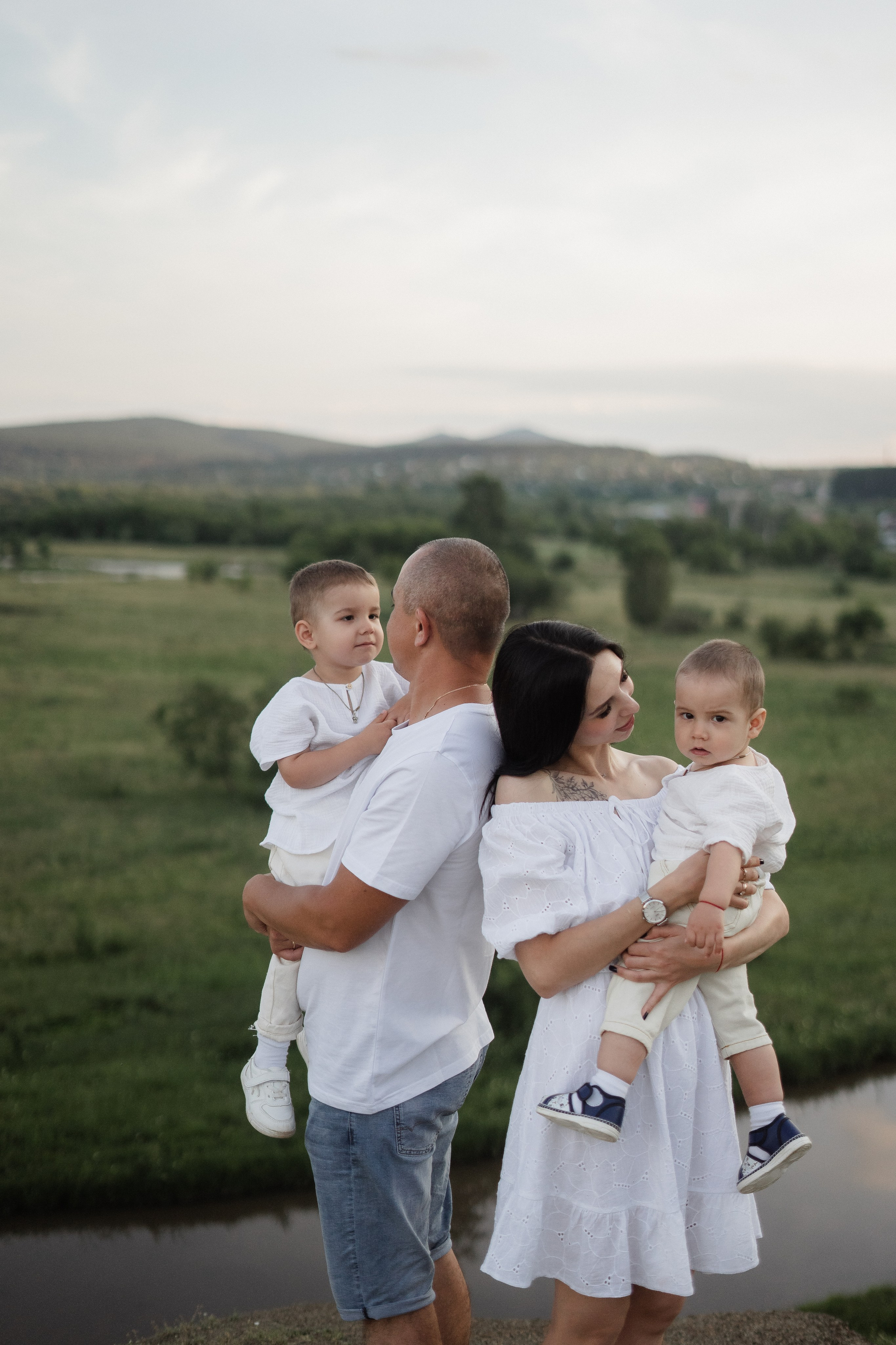 Аня, Денис, Ямиль и Даня. Главная