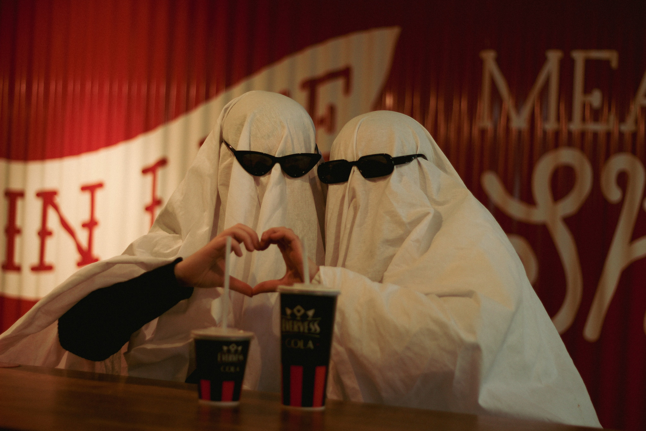 Милые привидения Алёна и Альбина. Фотограф Красноярск