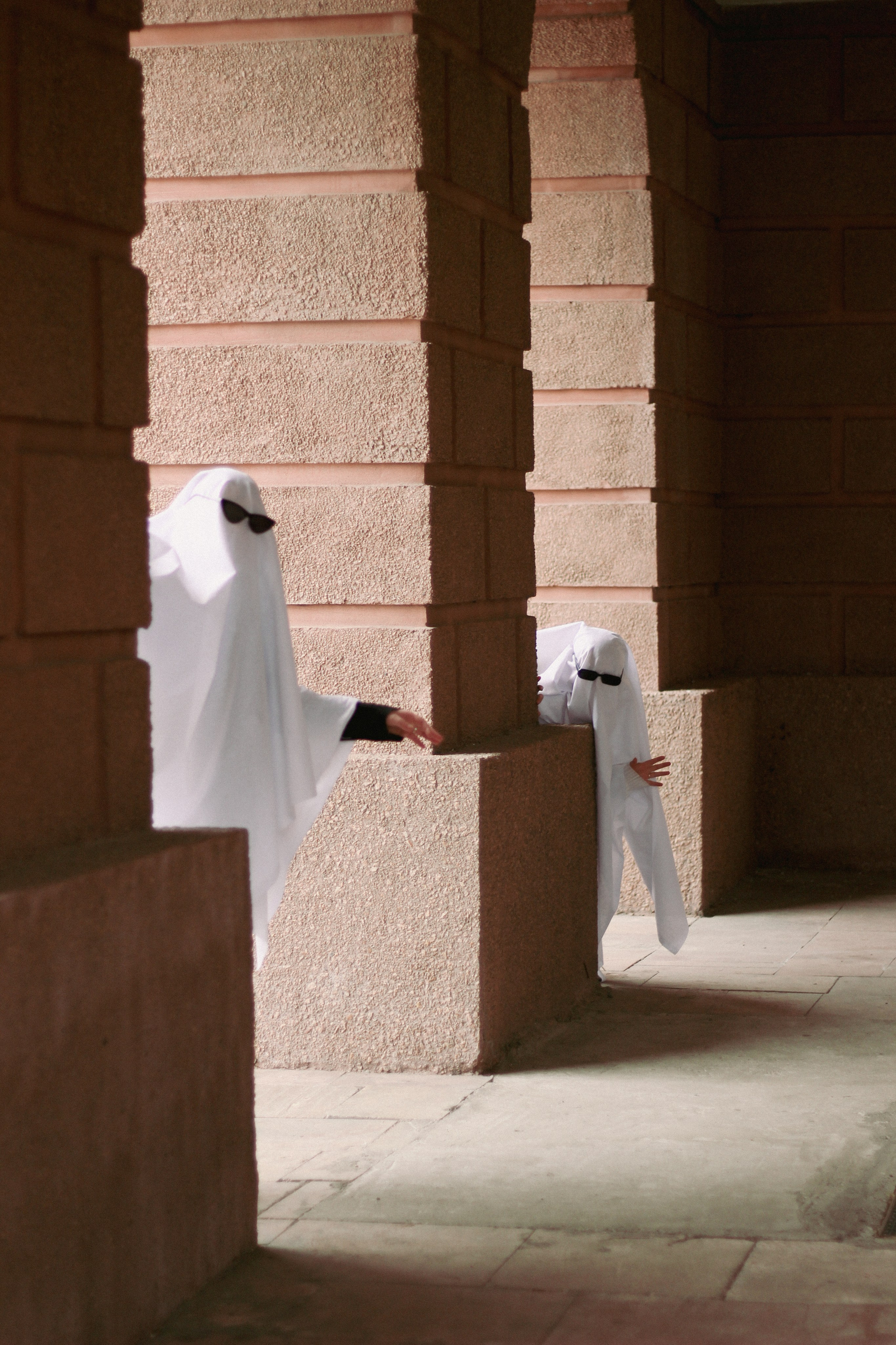 Милые привидения Алёна и Альбина. Фотограф Красноярск