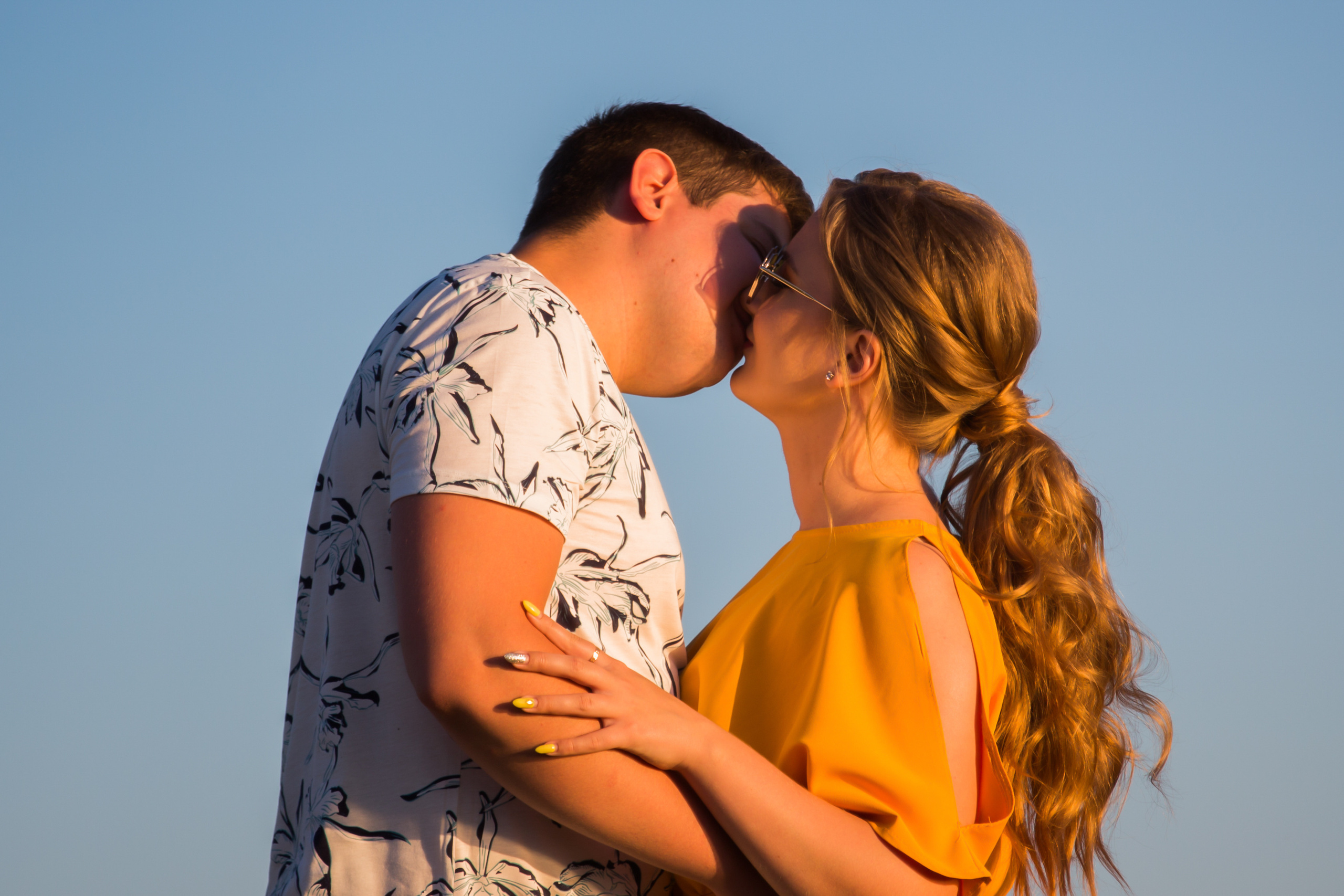 Фотосъемка лав стори в Тольятти (Ягодное). Свадебный фотограф, видеограф в Самаре, Самарской области. Видеосъемка