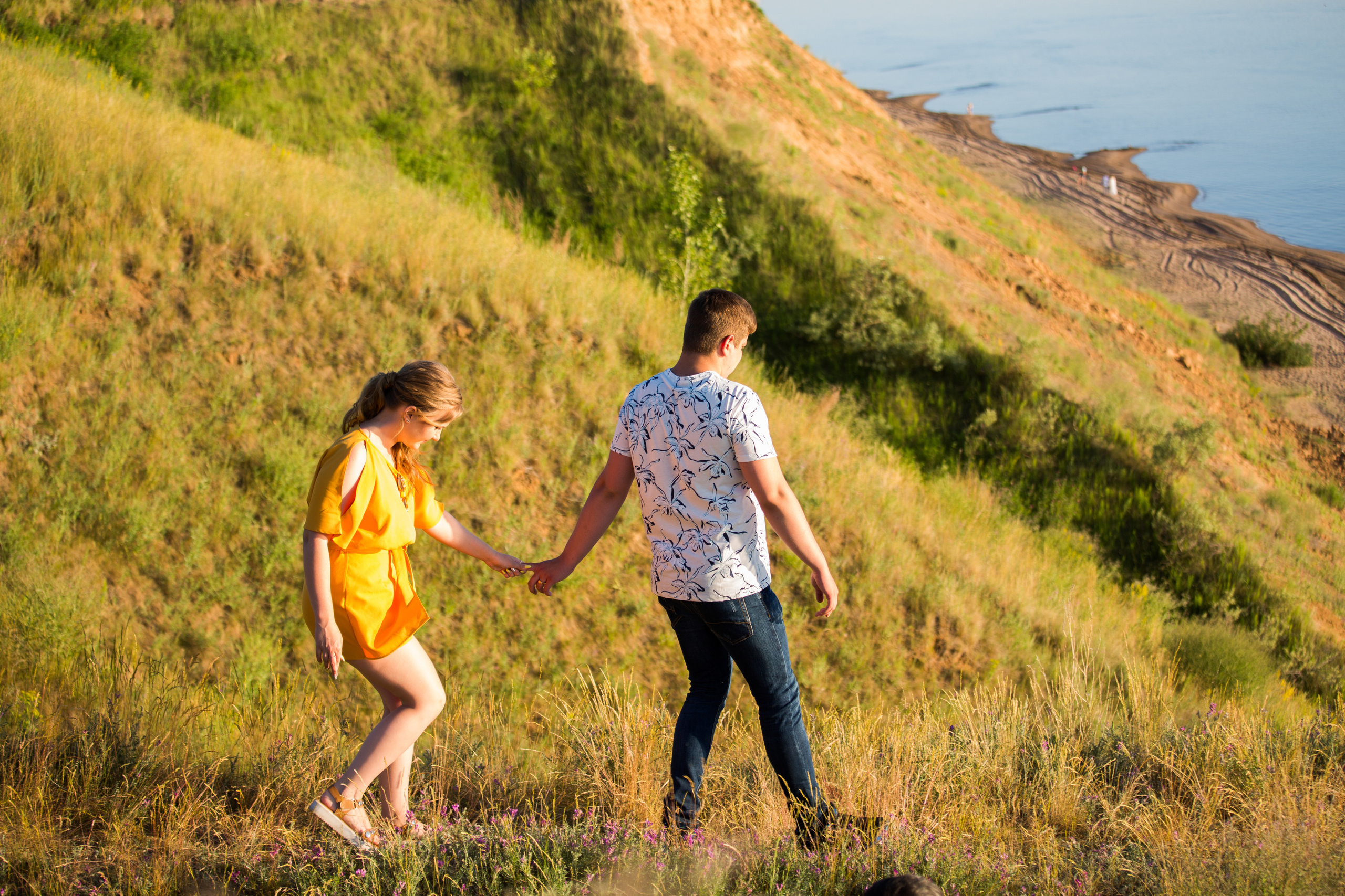 Фотосъемка лав стори в Тольятти (Ягодное). Свадебный фотограф, видеограф в Самаре, Самарской области. Видеосъемка