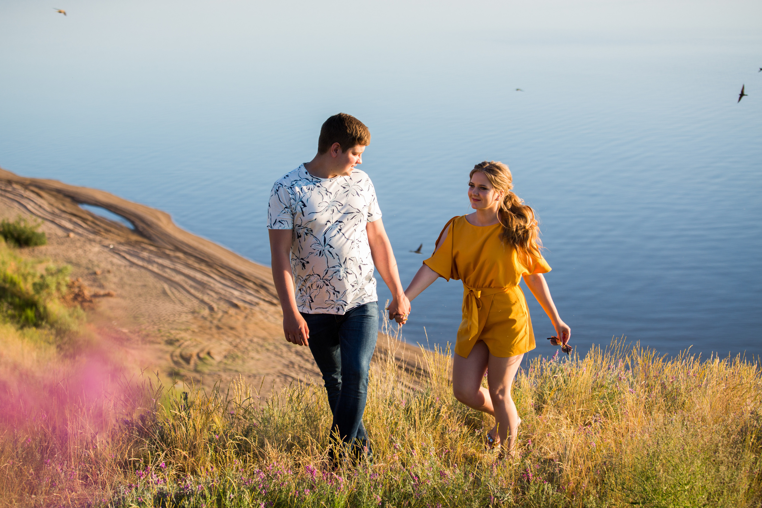 Фотосъемка лав стори в Тольятти (Ягодное). Свадебный фотограф, видеограф в Самаре, Самарской области. Видеосъемка