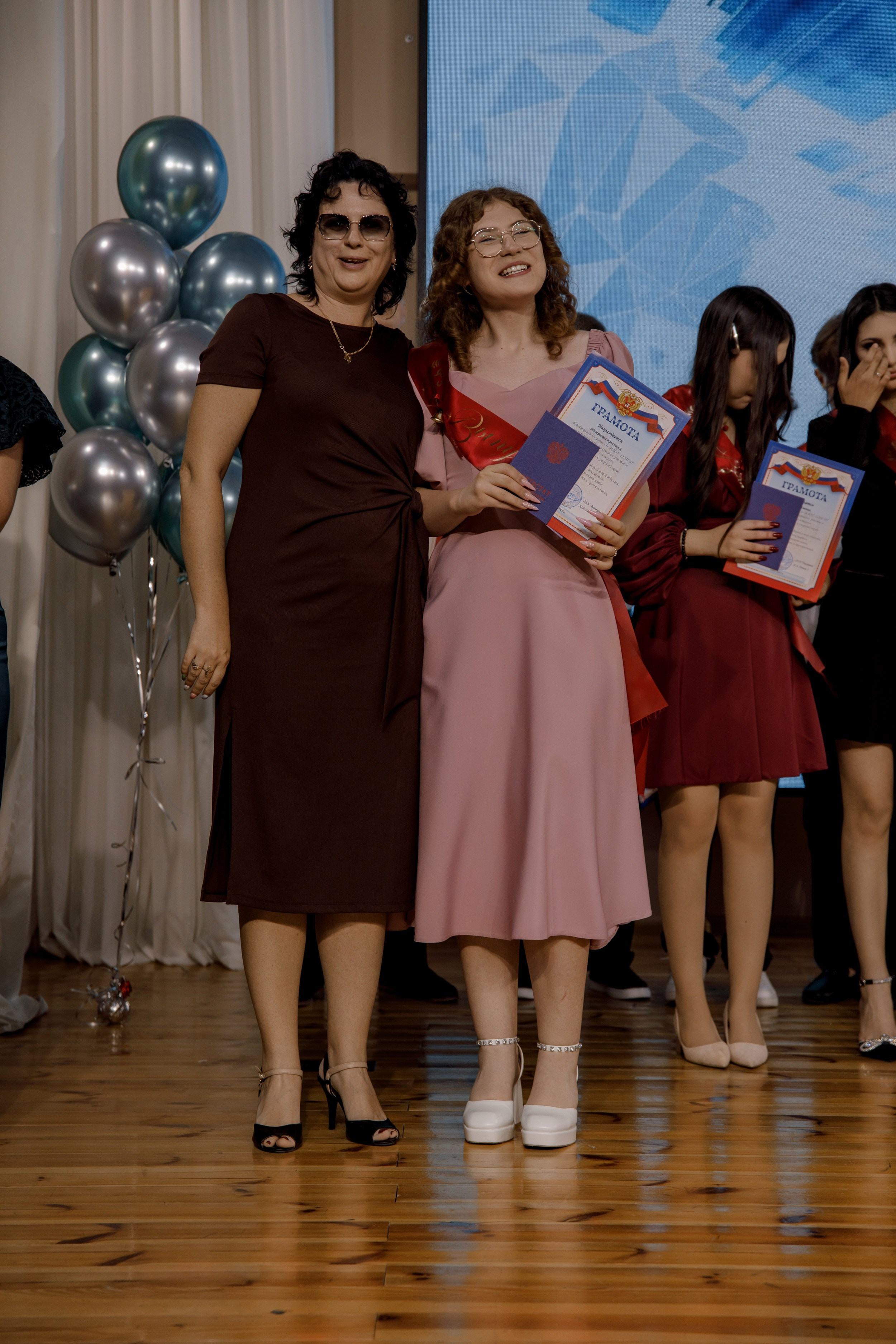 Выпускной школа 107 г Краснодар. Выпускные альбомы в Краснодарском крае