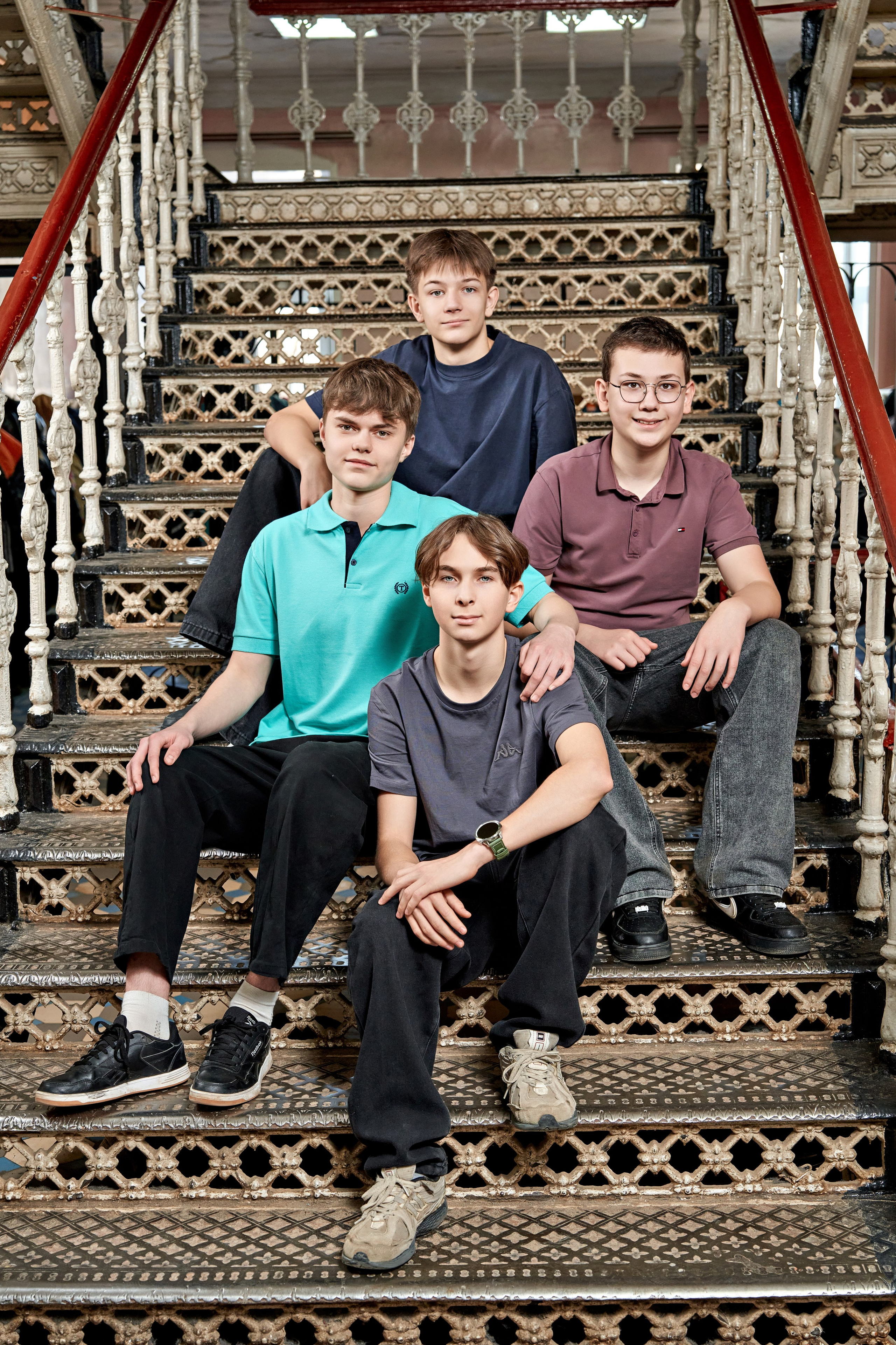 Выпускные альбомы в Калуге. Фотосъёмка в школе. Лицей № 9 имени К. Э. Циолковского. Фотограф Меняйло Евгений. Свадьба. Портрет. Репортаж. Семья. Контент