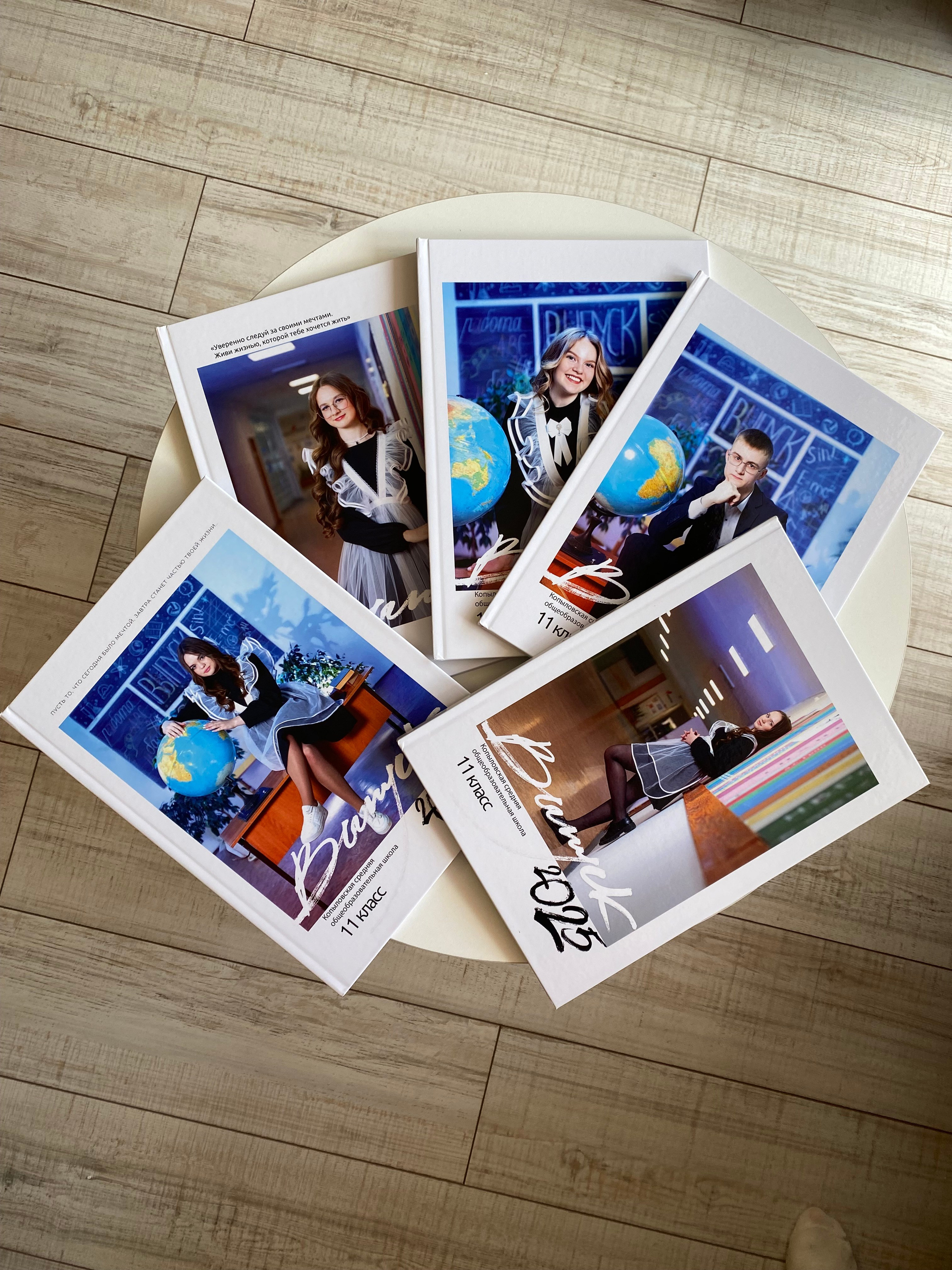 Примеры готовых альбомов. Выпускные альбомы в Томске. Леднева Олеся