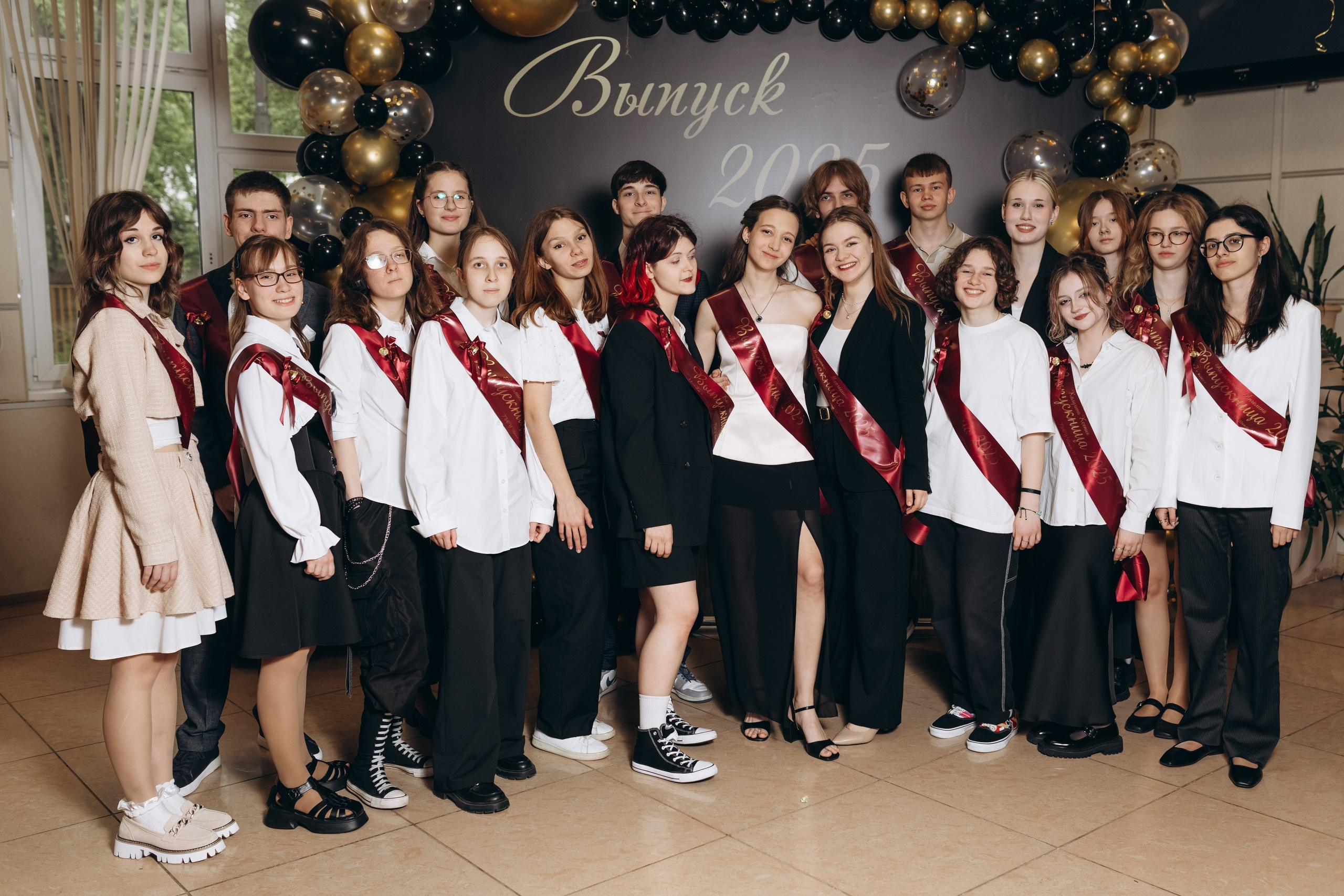 Последний звонок концерт+ фотозона. Фотограф Людмила Оюн