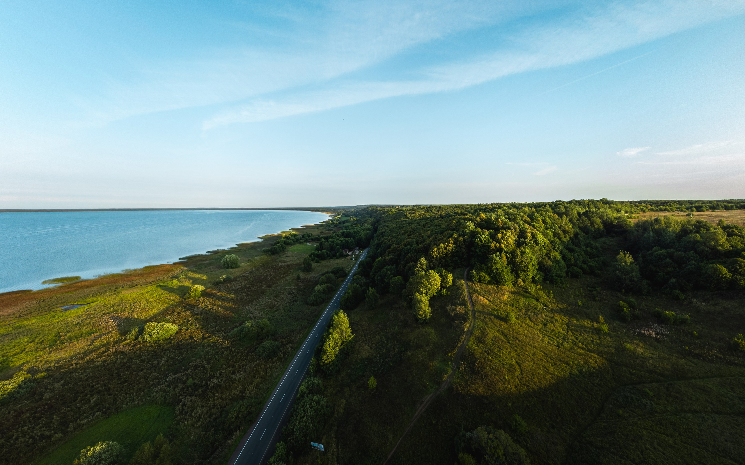 Переславль - Залесский, Загородный клуб "ОЗЕРО", Плещеево озеро, национальный парк, вода, трава, крестова гора, вечер, лето, закат, дорога