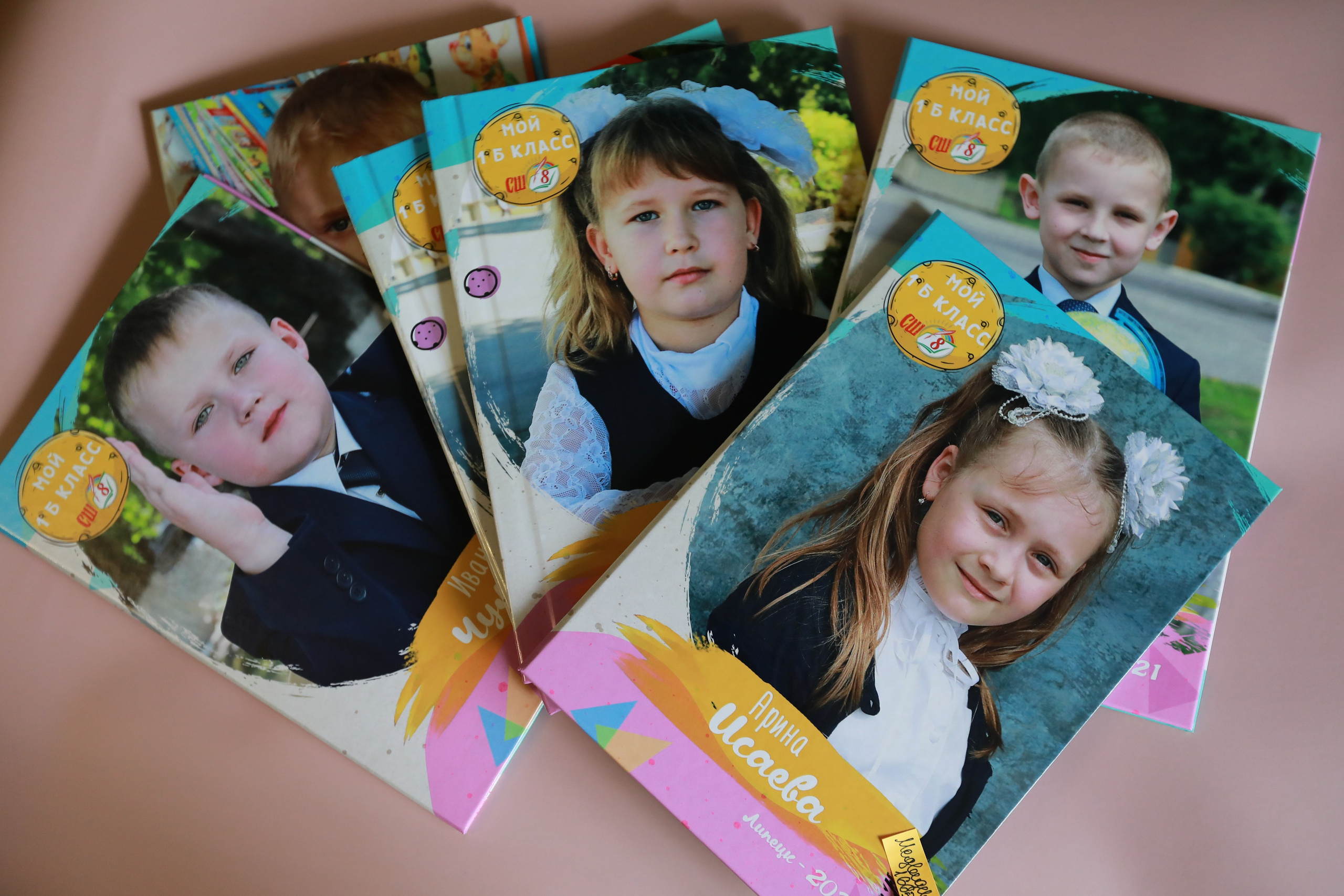 Готовые выпускные альбомы. Medlori fotobook Выпускные альбомы в Липецке Лариса Медведева