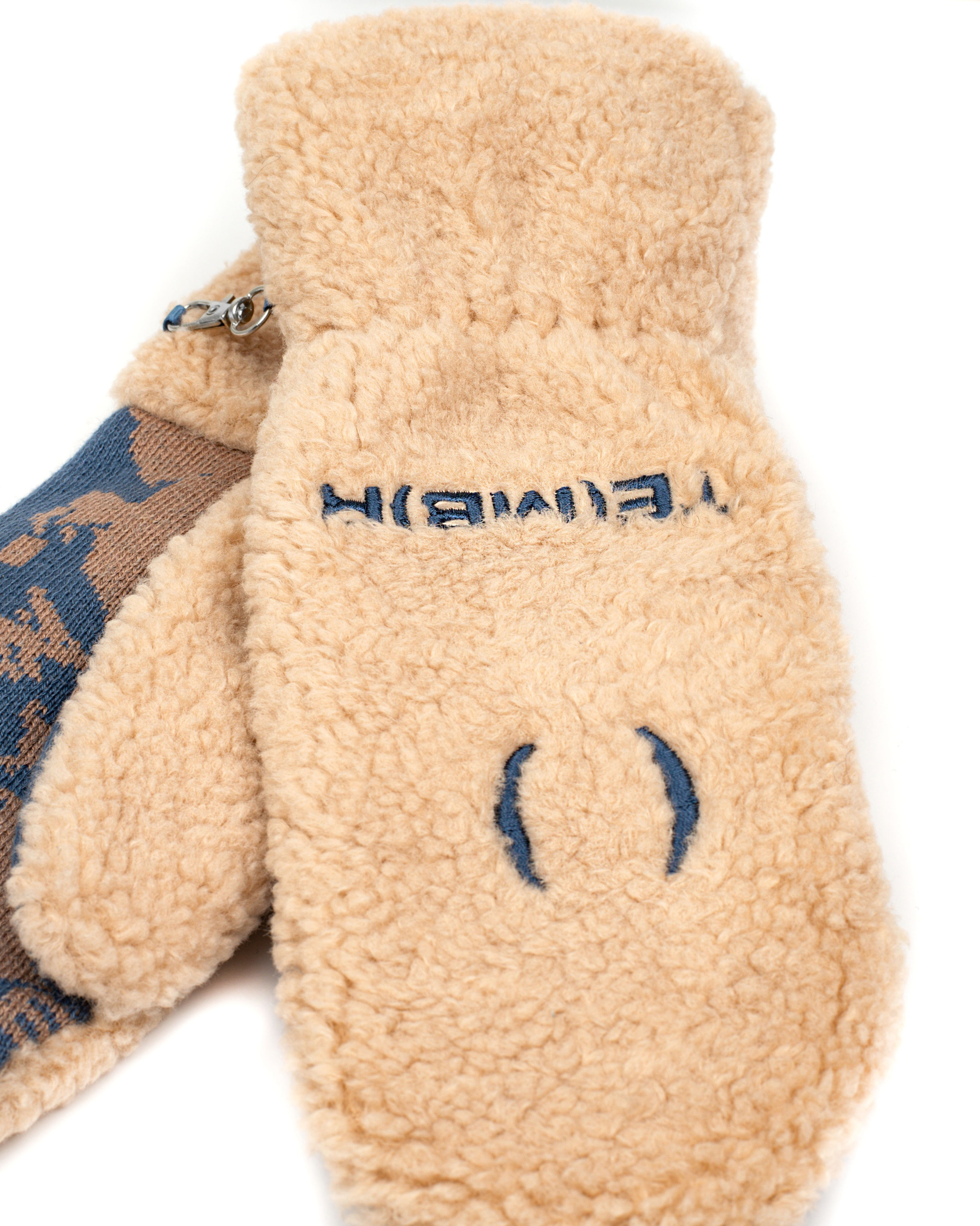 Предметная съемка. Варежки. MaraClub Foto предметное фото для сайта и маркетплейсов в Москве и области