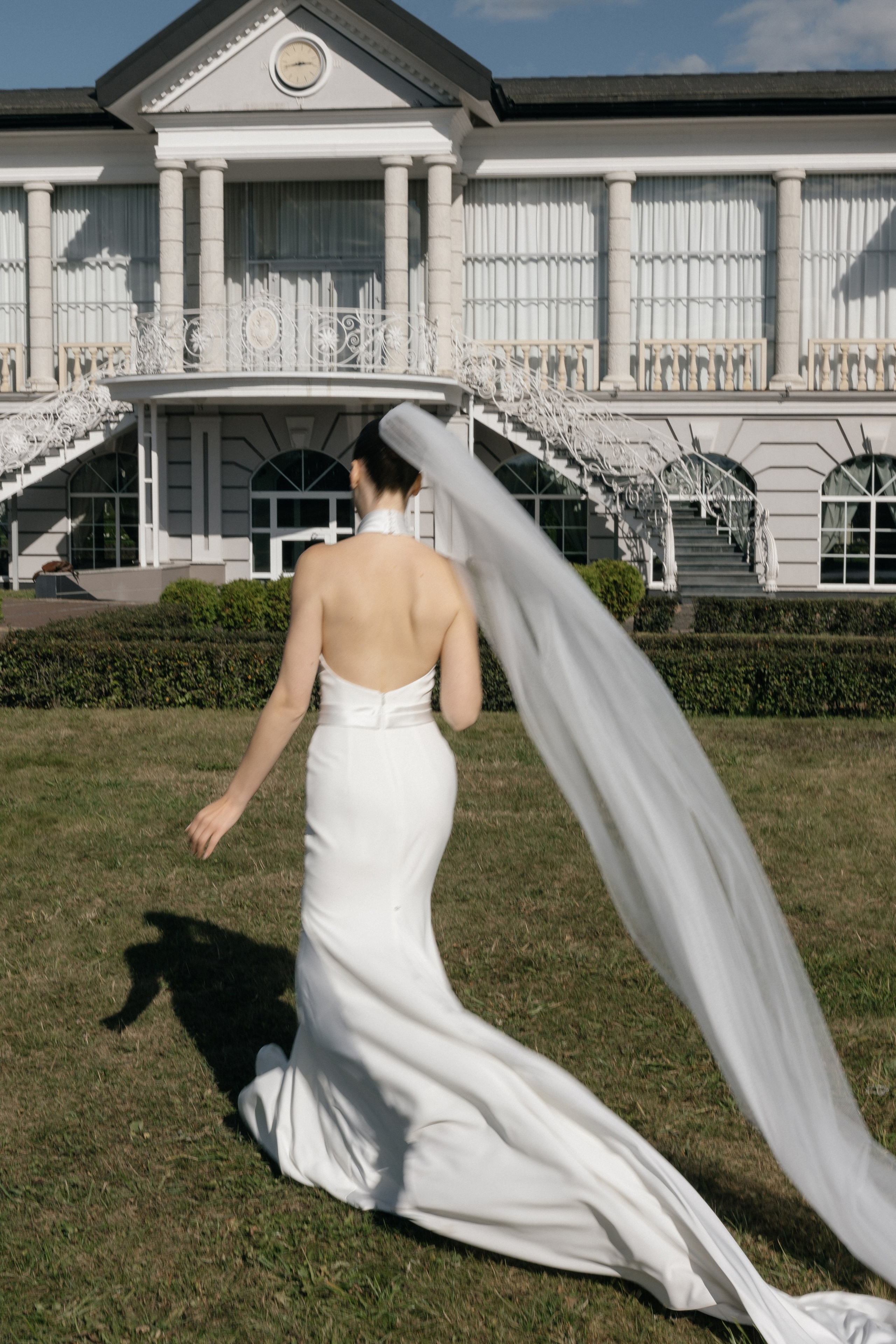Wedding day in VERSAL PARK. Wedding PHOTOGRAPHER Andrew Vnukov