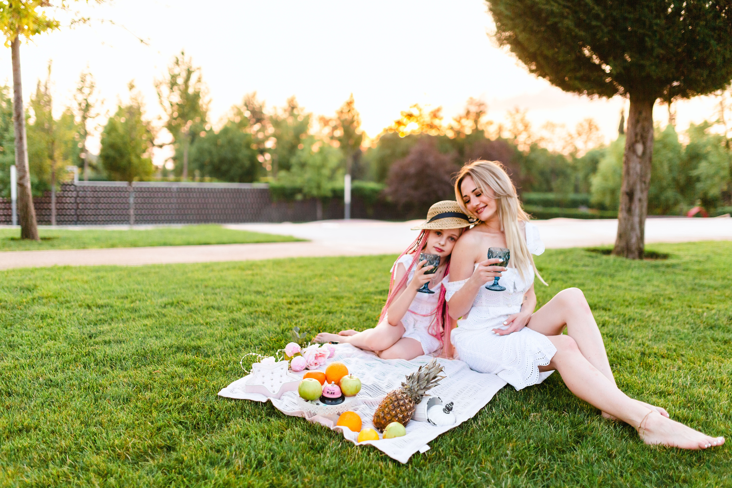 Фотосессия для контента. Фотограф в Краснодаре. Выпускные школьные альбомы, Свадьбы, Портреты