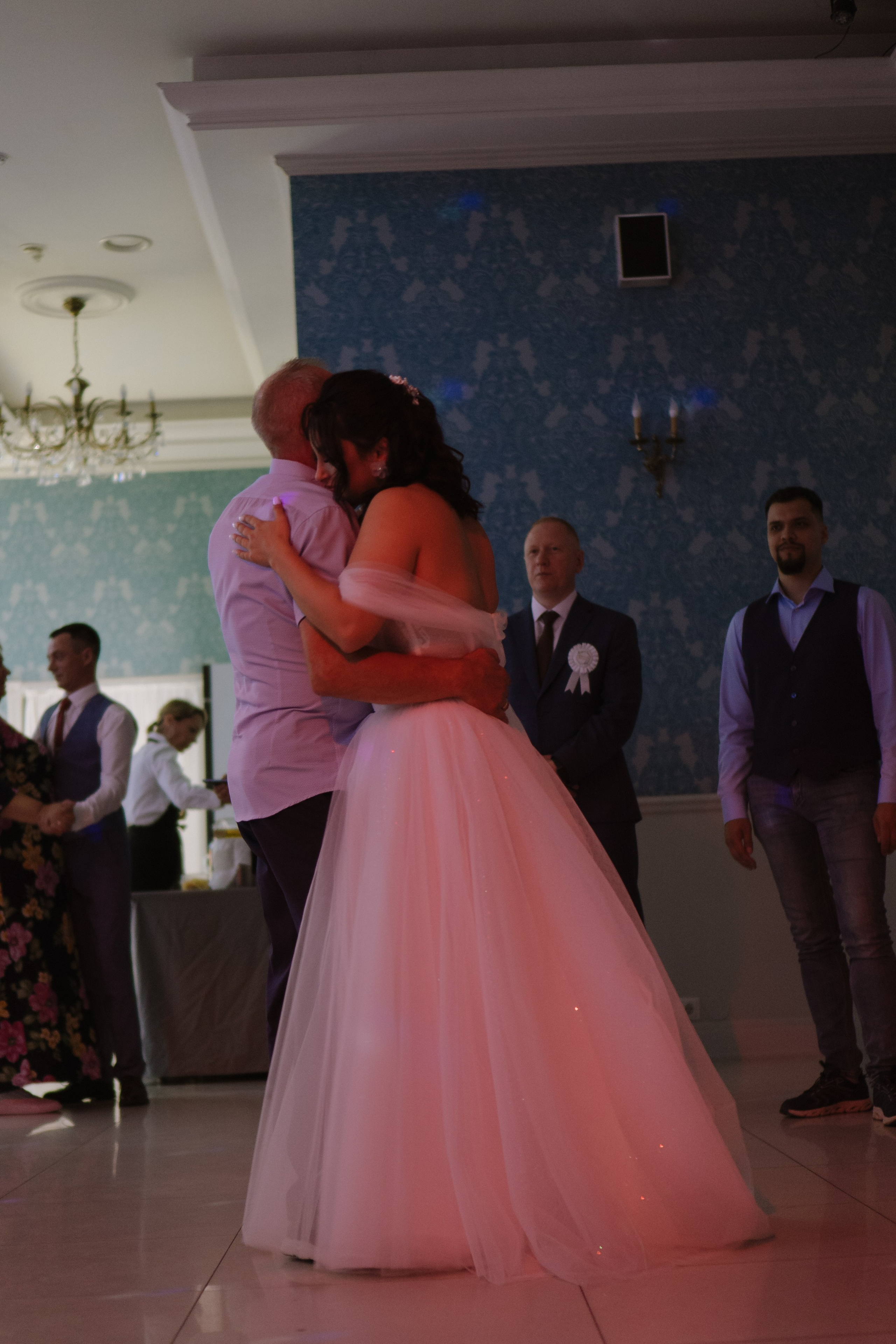 ТАНЕЦ ОТЦА И ДОЧЕРИ НА БАНКЕТЕ (СВАДЕБНАЯ ФОТОСЕСИИЯ БАНКЕТА). Профессиональный фотограф, Санкт-Петербург — Виктория Богомолова