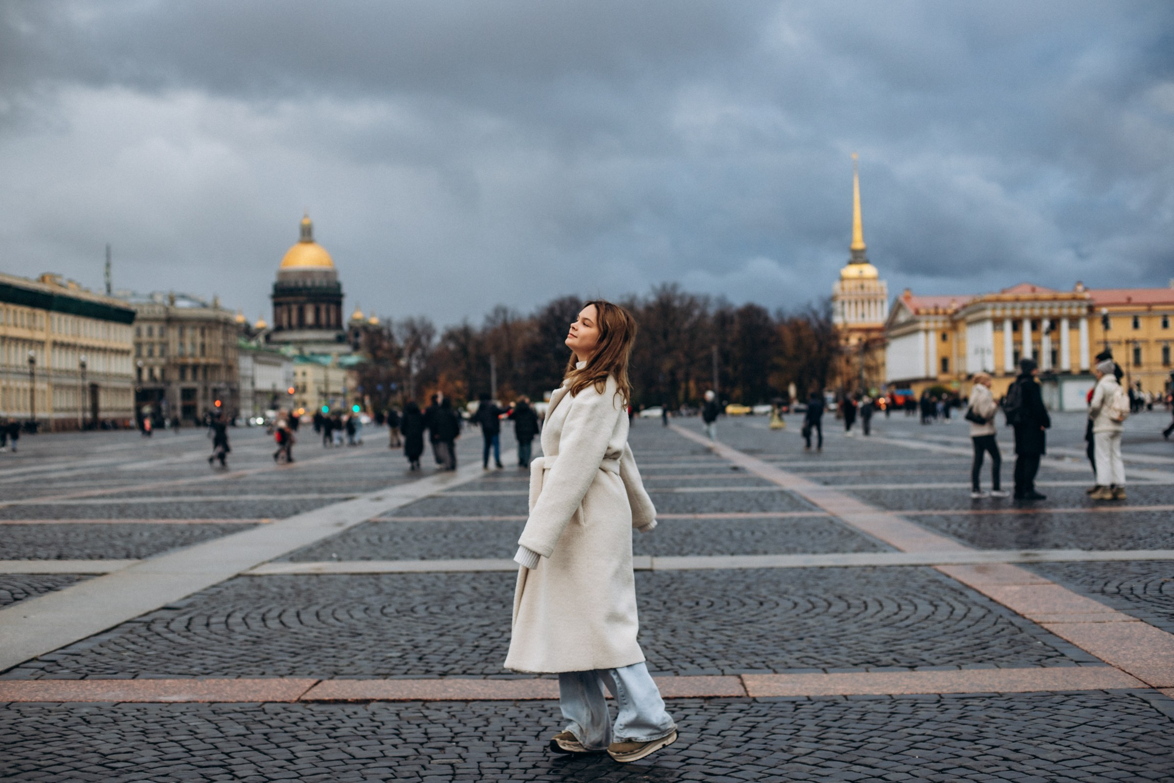 Марина с дочкой Ксенией в ноябре. Фотопрогулка в Петербурге. Индивидуальный и семейный фотограф в Санкт-Петербурге