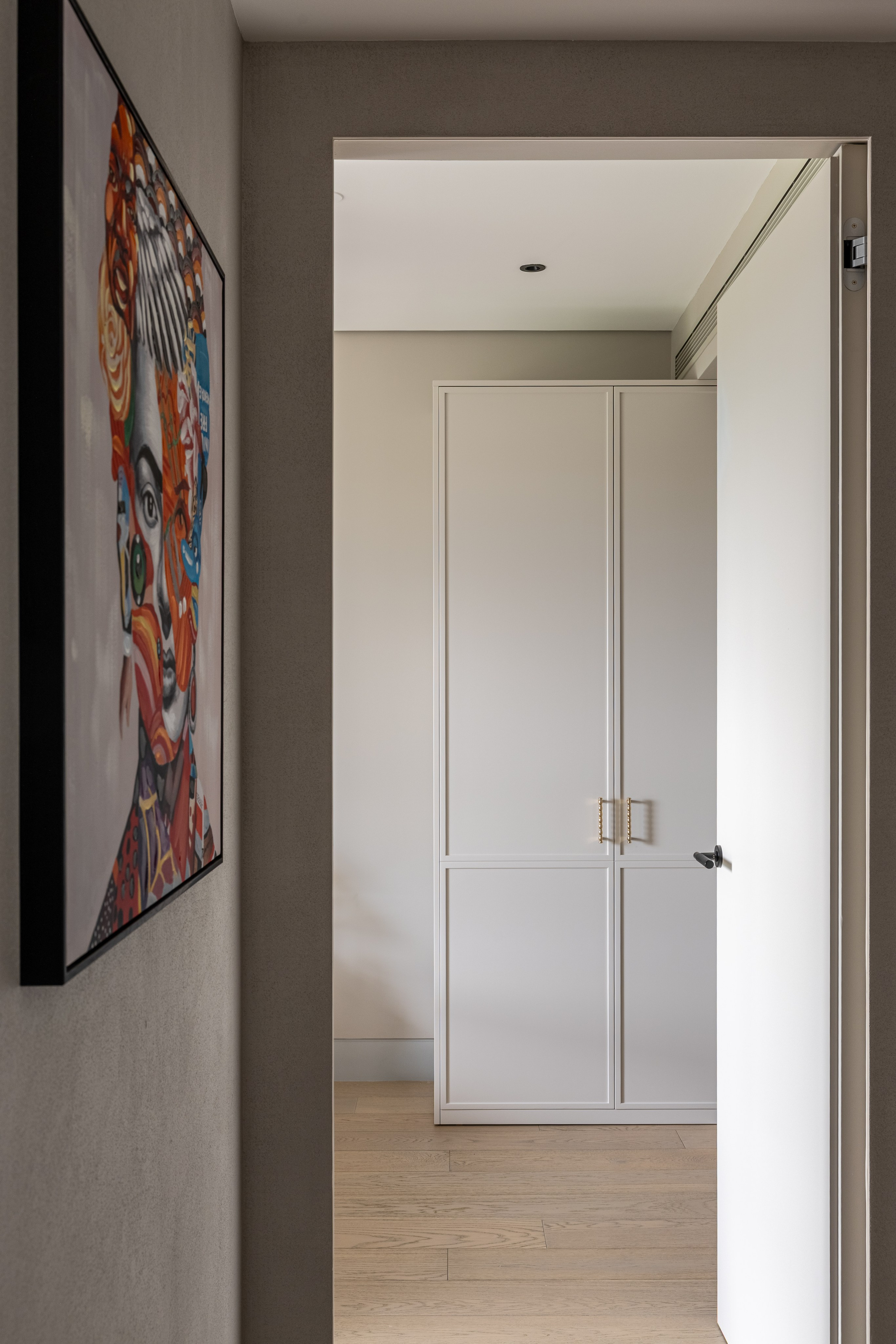 Лаконичный calm modern с арт-деталями в ЖК «Поклонная 9». Veselinskiy| Интерьерный фотограф | Москва